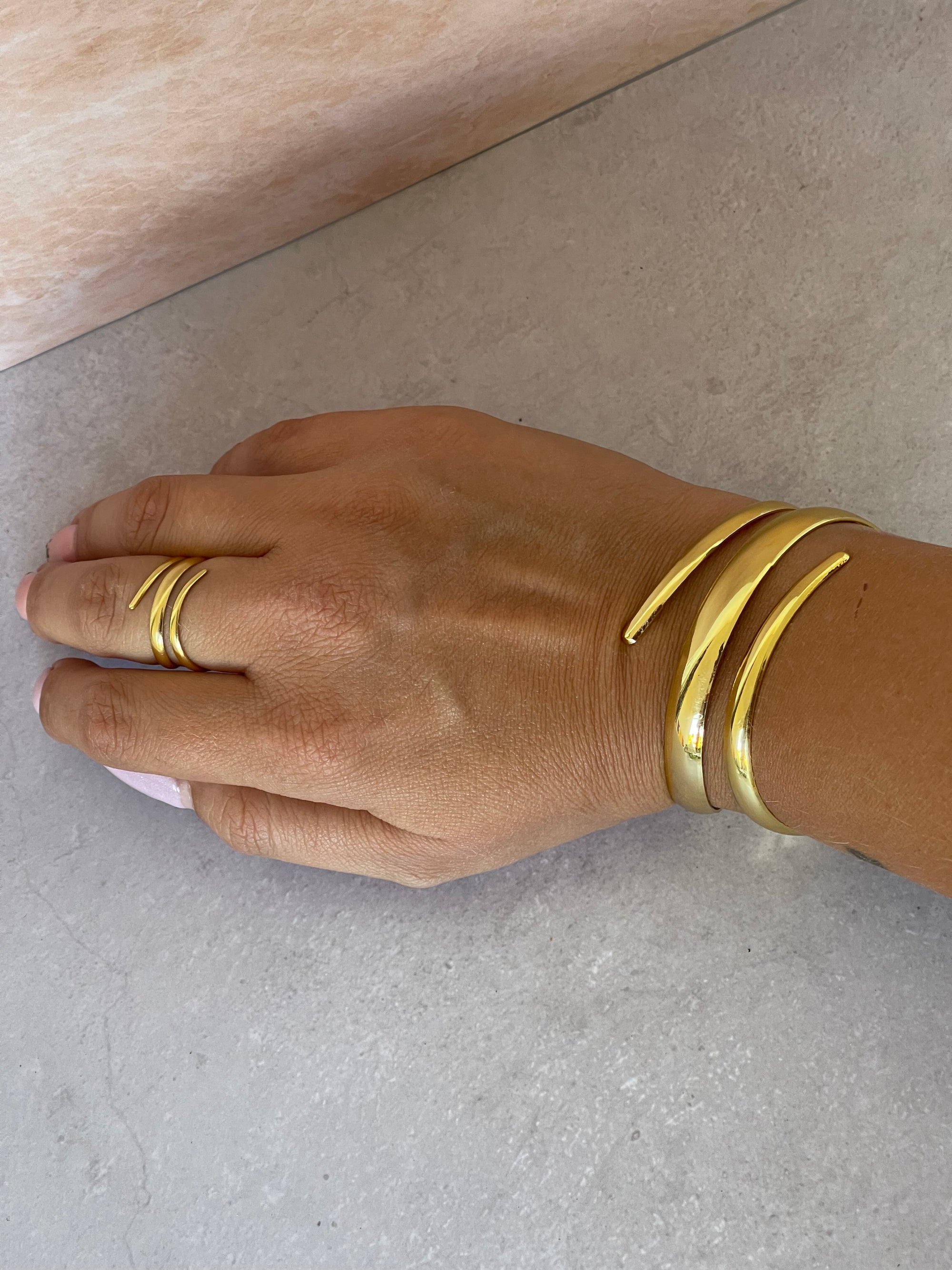 Set Bracciale e Anello Lumen Design Aperto – Placcatura Oro e Argento, Eleganza Minimal