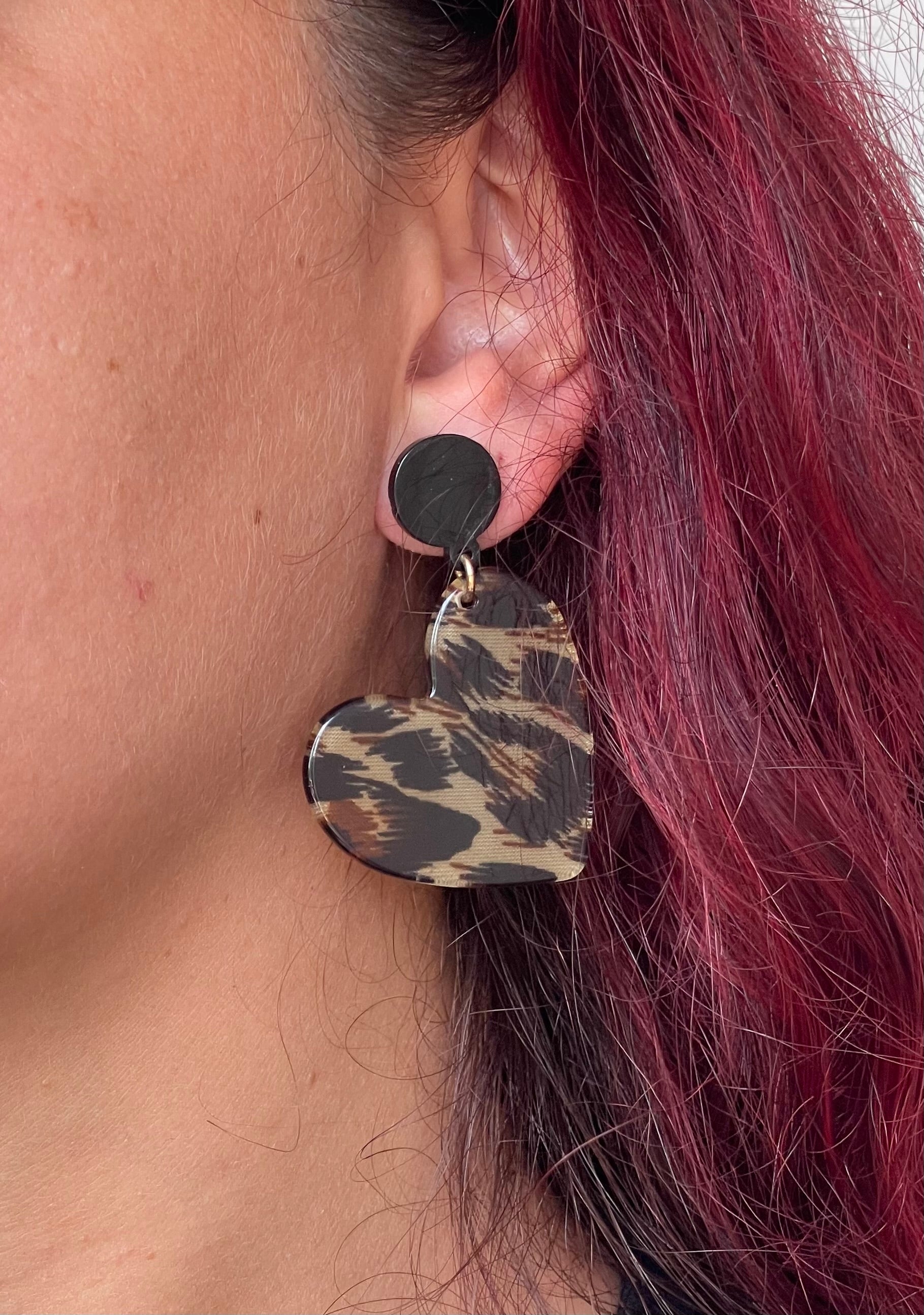 Orecchini Wild Heart a Cuore Leopardati – Wild & Chic