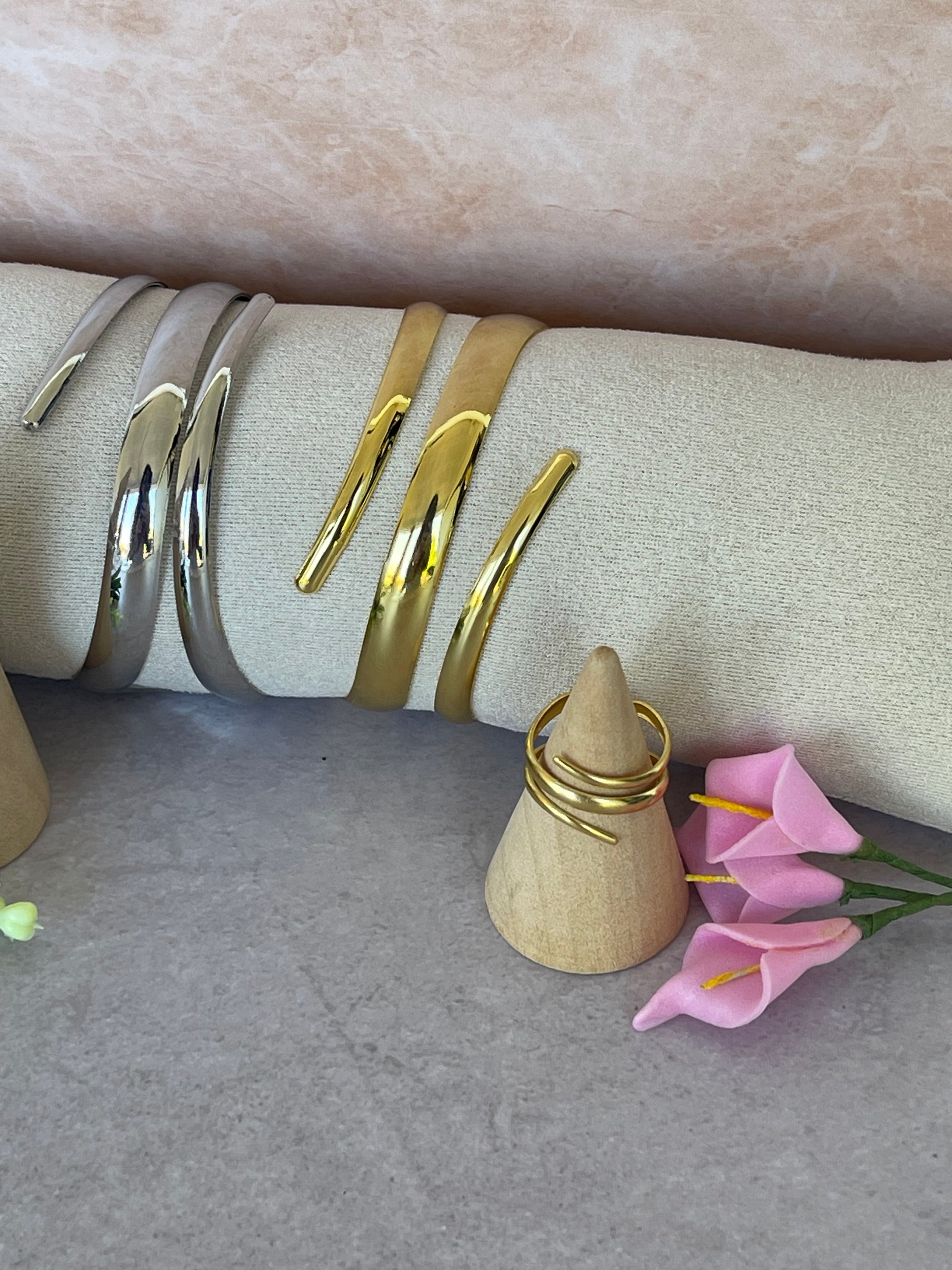 Set Bracciale e Anello Lumen Design Aperto – Placcatura Oro e Argento, Eleganza Minimal
