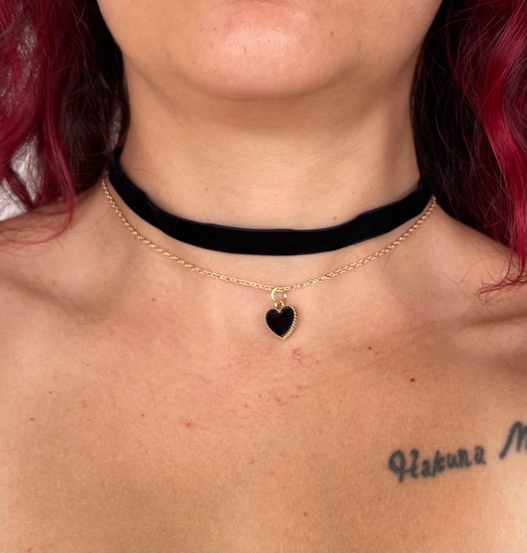 Girocollo in Velluto Nero con Ciondolo a Cuore Catenina Oro