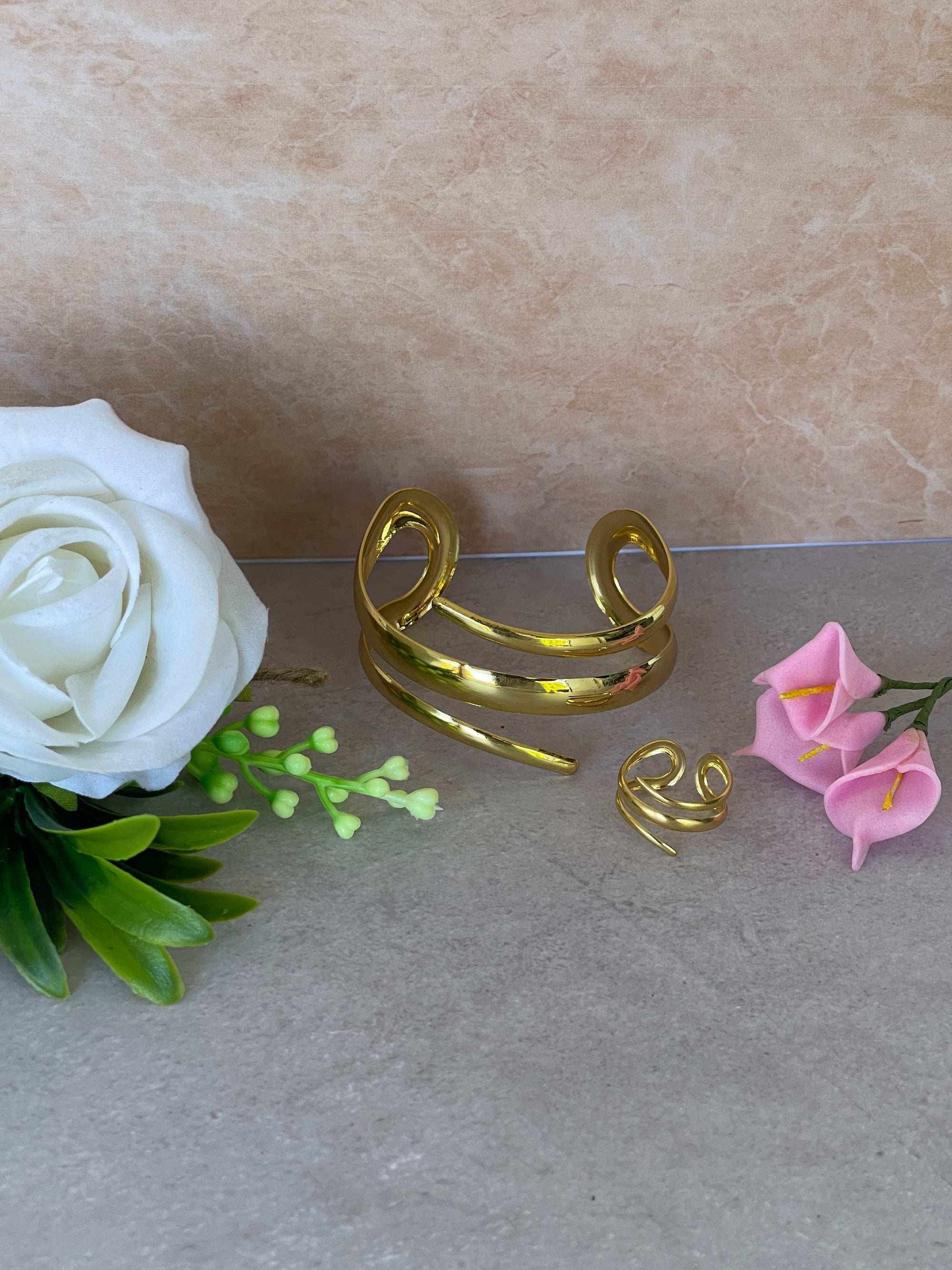 Set Bracciale e Anello Lumen Design Aperto – Placcatura Oro e Argento, Eleganza Minimal
