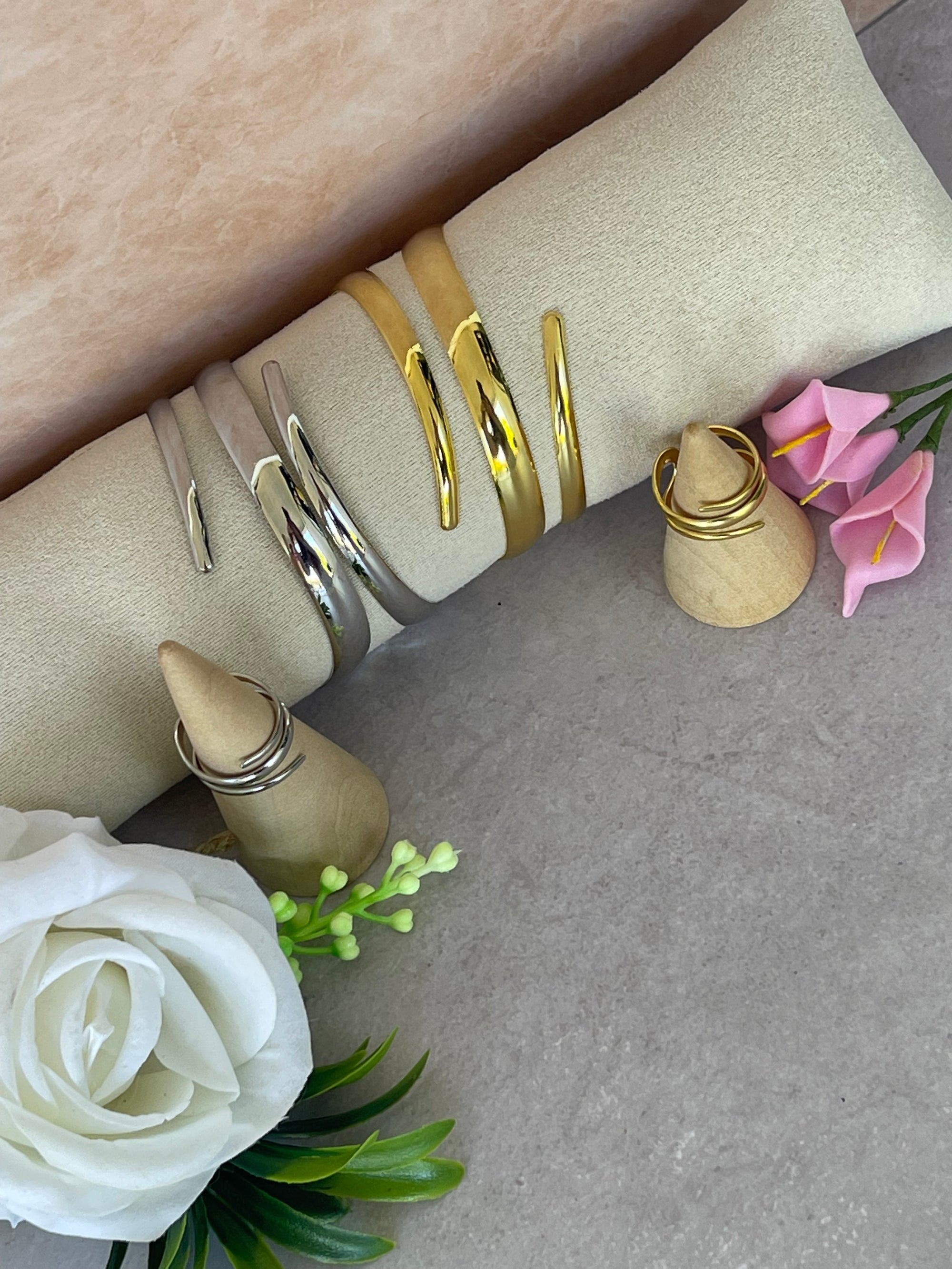 Set Bracciale e Anello Lumen Design Aperto – Placcatura Oro e Argento, Eleganza Minimal