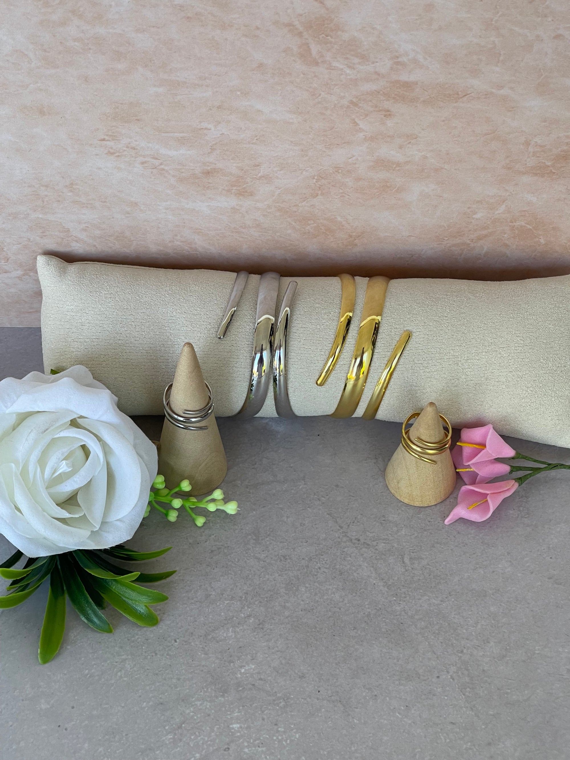 Set Bracciale e Anello Lumen Design Aperto – Placcatura Oro e Argento, Eleganza Minimal