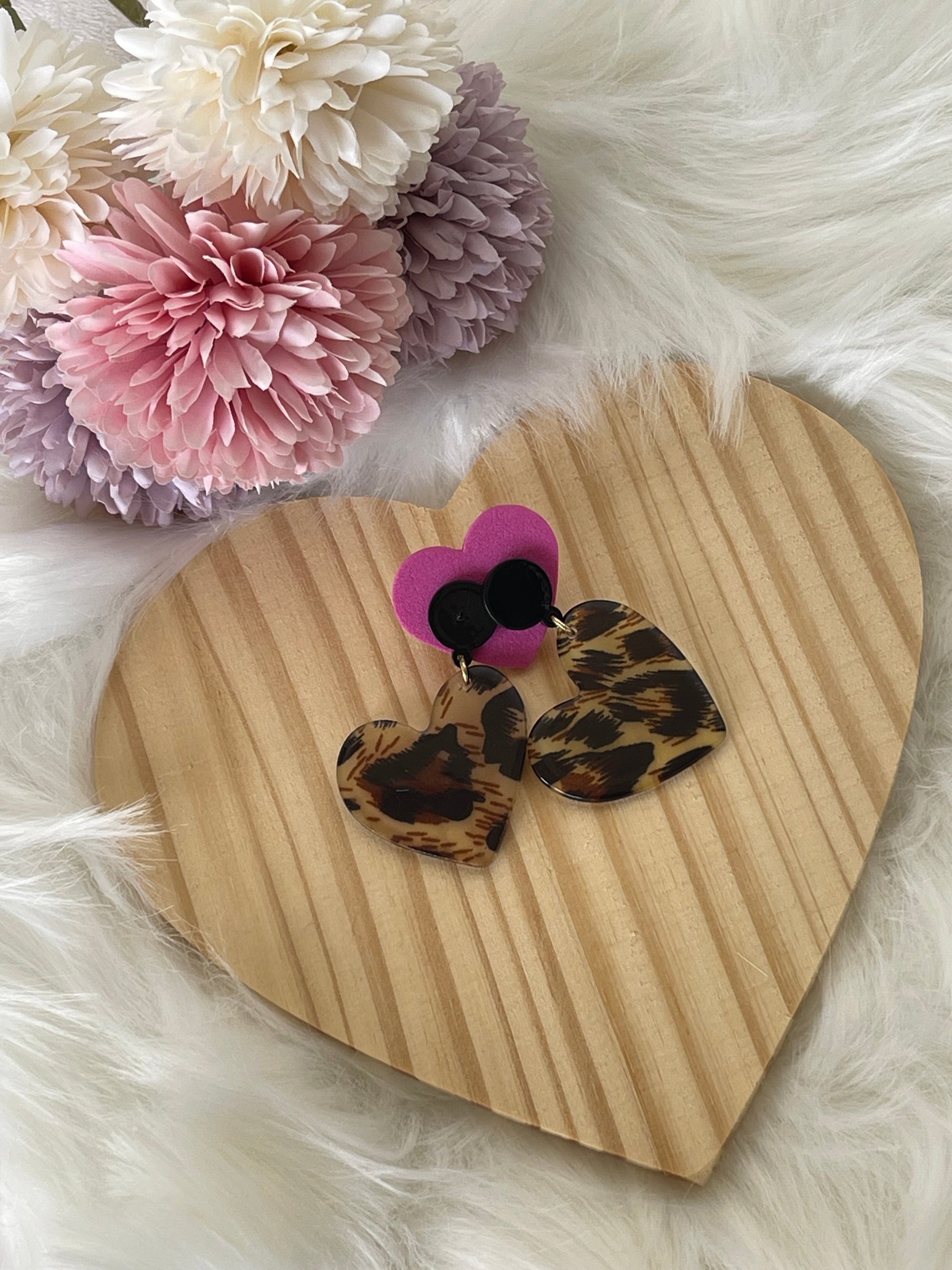 Orecchini Wild Heart a Cuore Leopardati – Wild & Chic