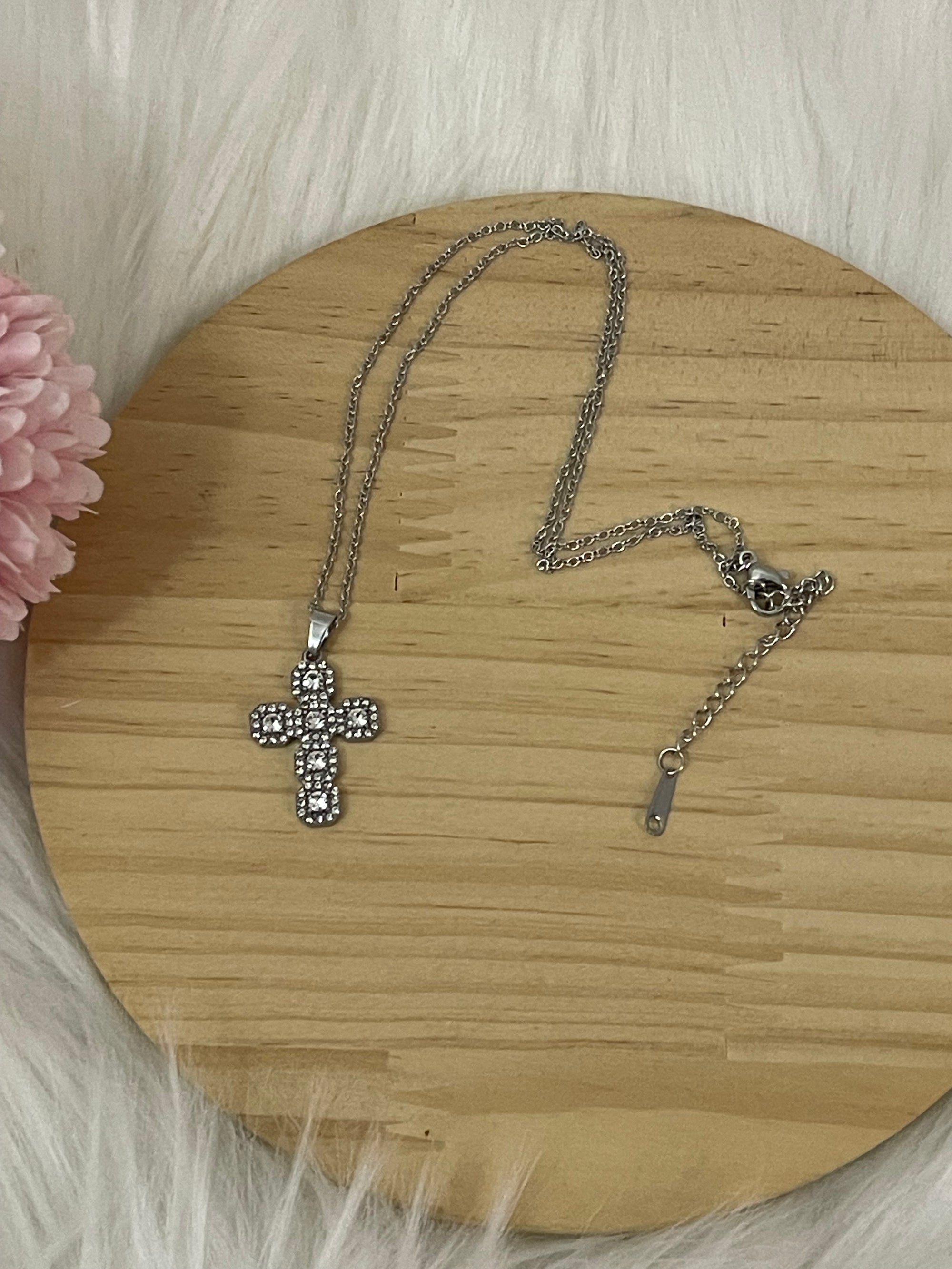 Collana Nitens con Pendente Croce Brillante in Acciaio Inossidabile – Disponibile in Oro e Argento