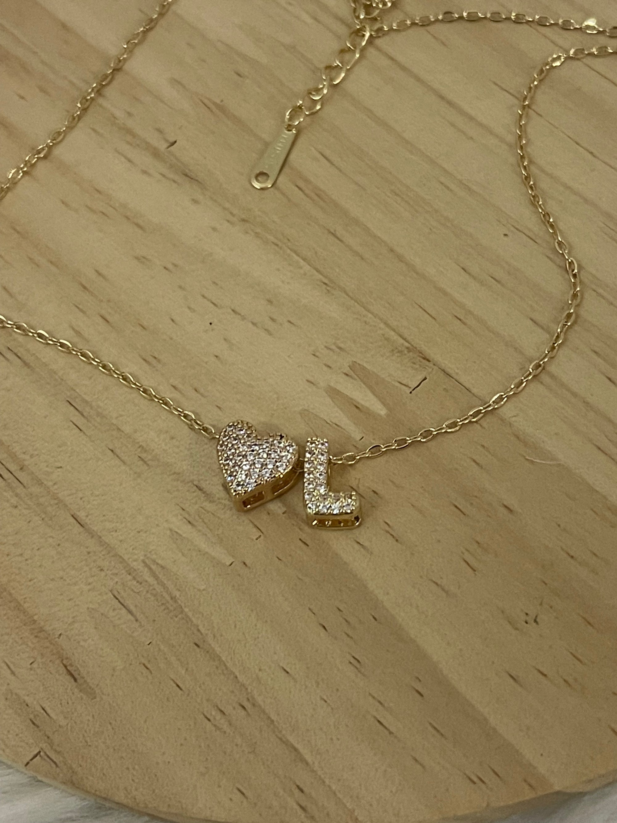 Collana Essenza Cuore e Iniziale L in Acciaio Inossidabile - Dettagli Luminosi