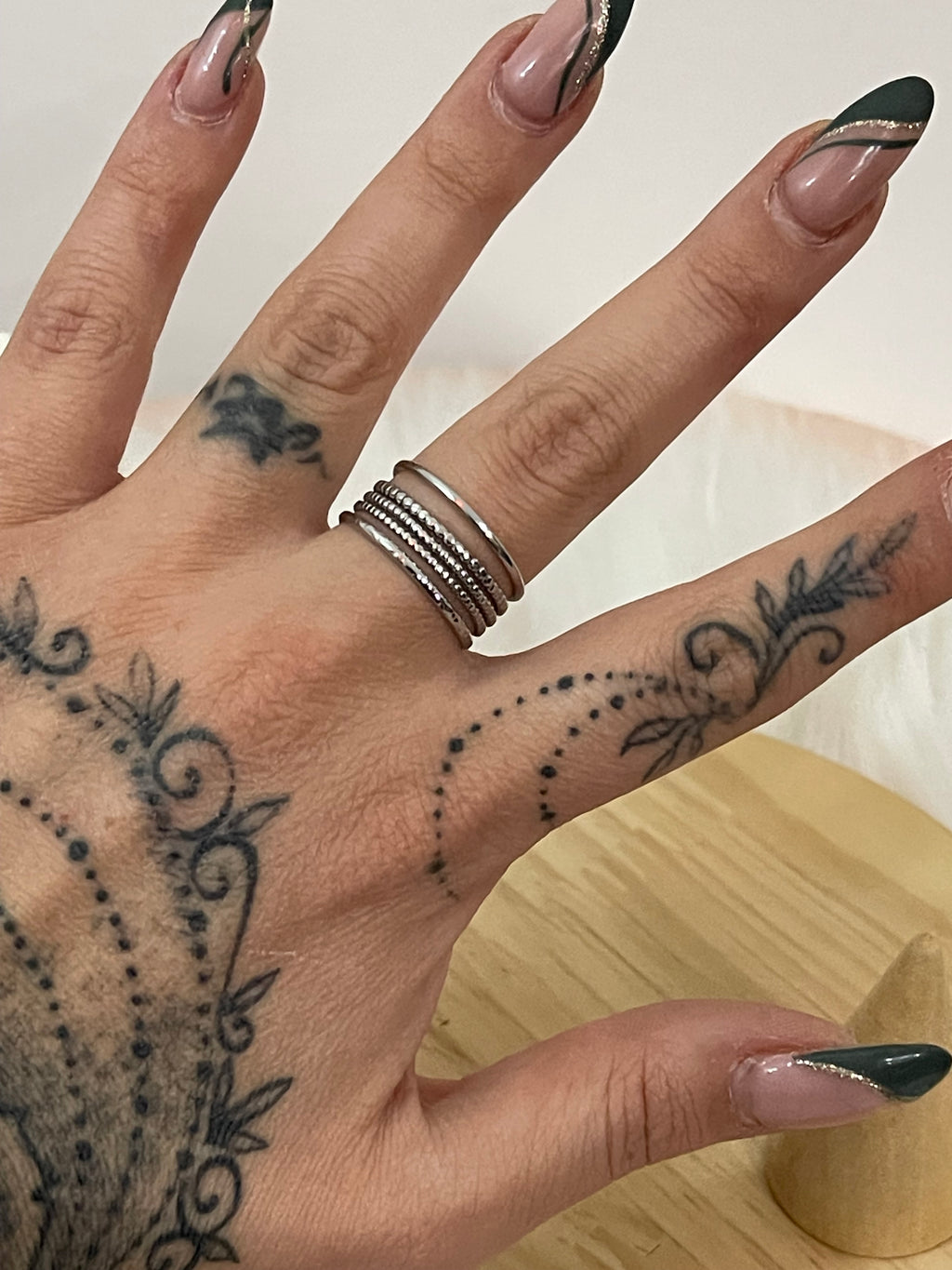 Anello Sinfonia Multi-Fascia "Silver Harmony" in Acciaio Inossidabile – Design 5 Livelli Regolabile