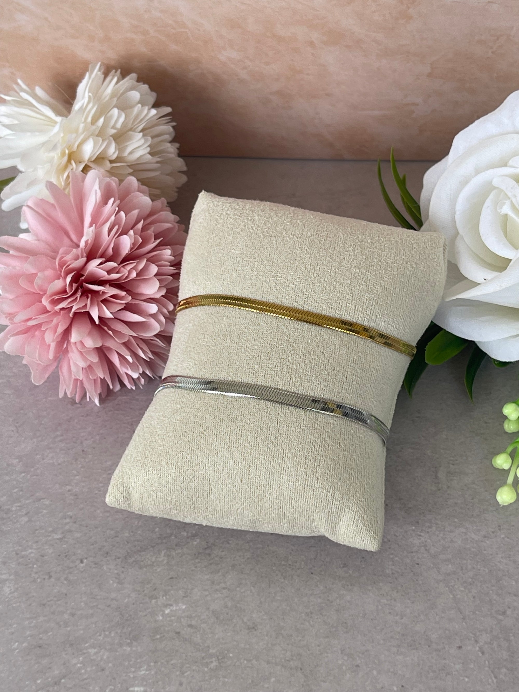 Bracciale Minimal in Acciaio Inossidabile – Stile e Raffinatezza per Ogni Giorno