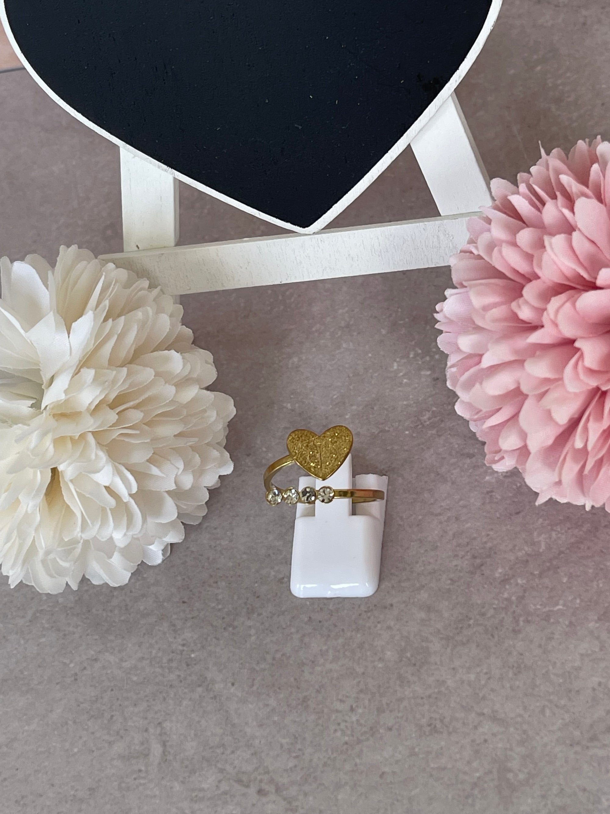 Anello Aurélie in Acciaio Inossidabile Oro con Cuore Glitter e Zirconi – Eleganza e Carisma in un Solo Gioiello