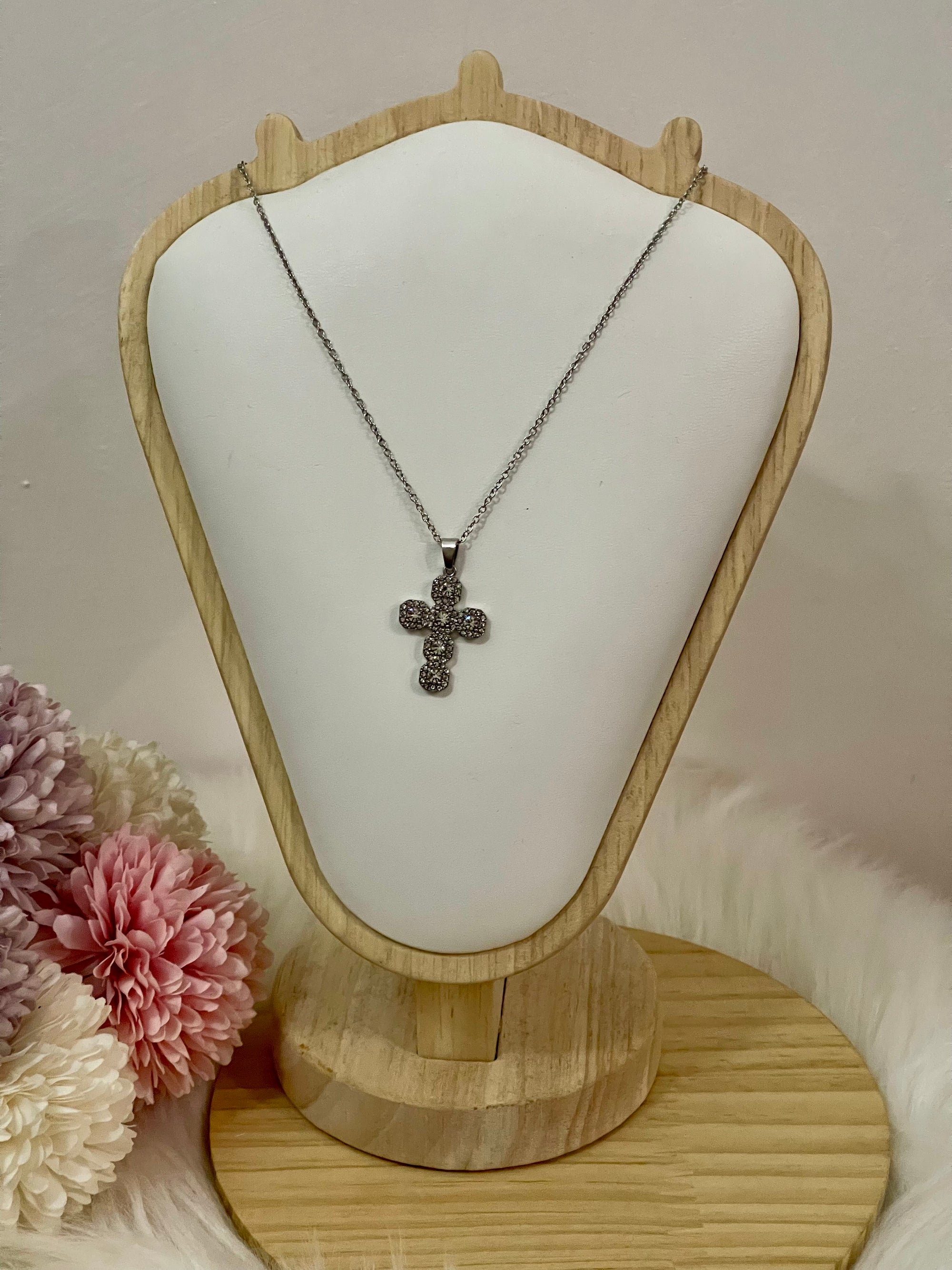 Collana Nitens con Pendente Croce Brillante in Acciaio Inossidabile – Disponibile in Oro e Argento