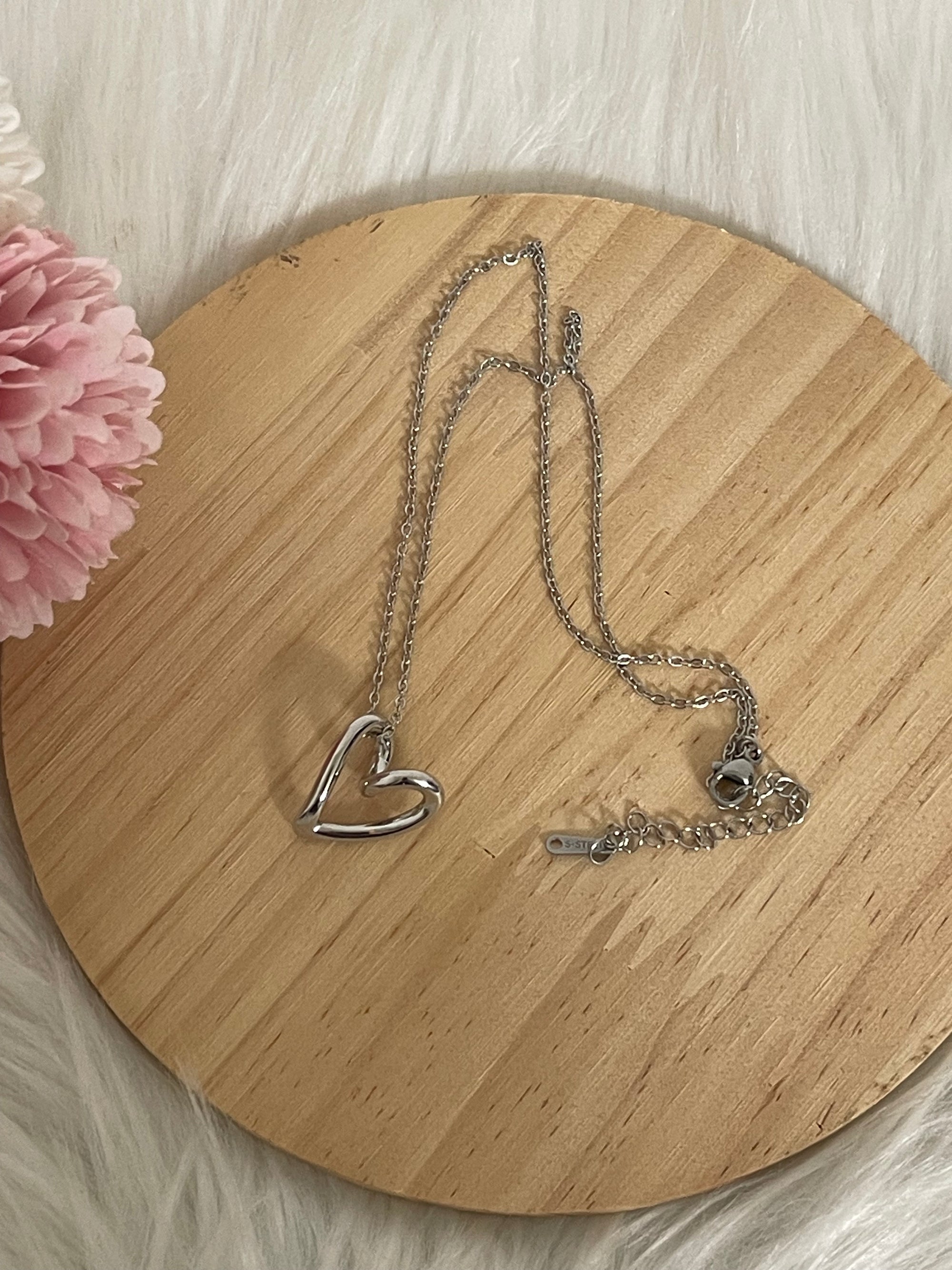 Collana Fluid Heart - Pendente a Cuore Stilizzato in Acciaio Inossidabile
