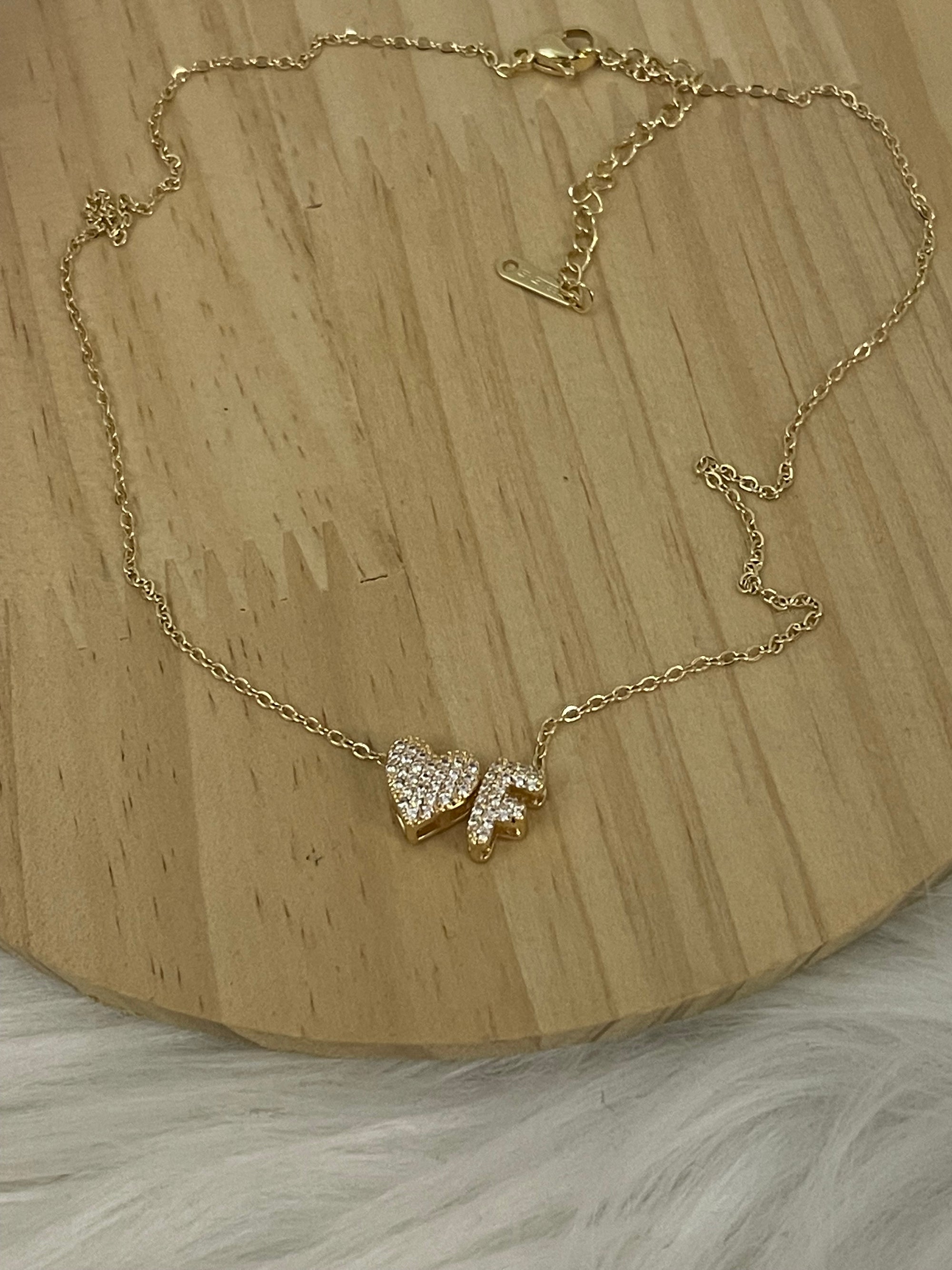 Collana Essenza Cuore e Iniziale F in Acciaio Inossidabile - Dettagli Luminosi