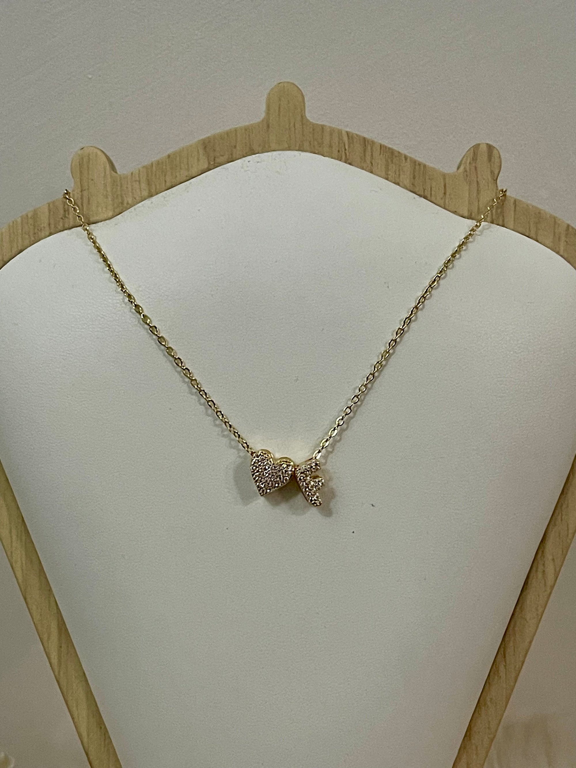 Collana Essenza Cuore e Iniziale F in Acciaio Inossidabile - Dettagli Luminosi