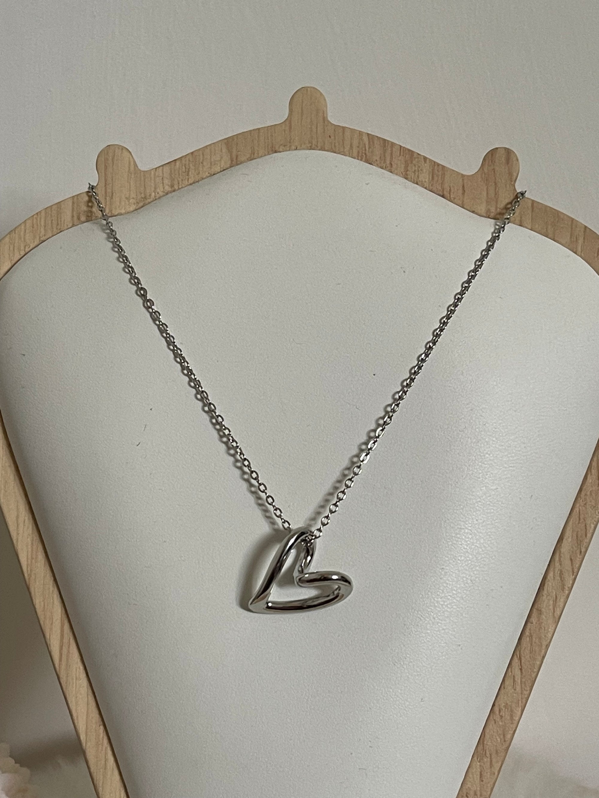 Collana Fluid Heart - Pendente a Cuore Stilizzato in Acciaio Inossidabile