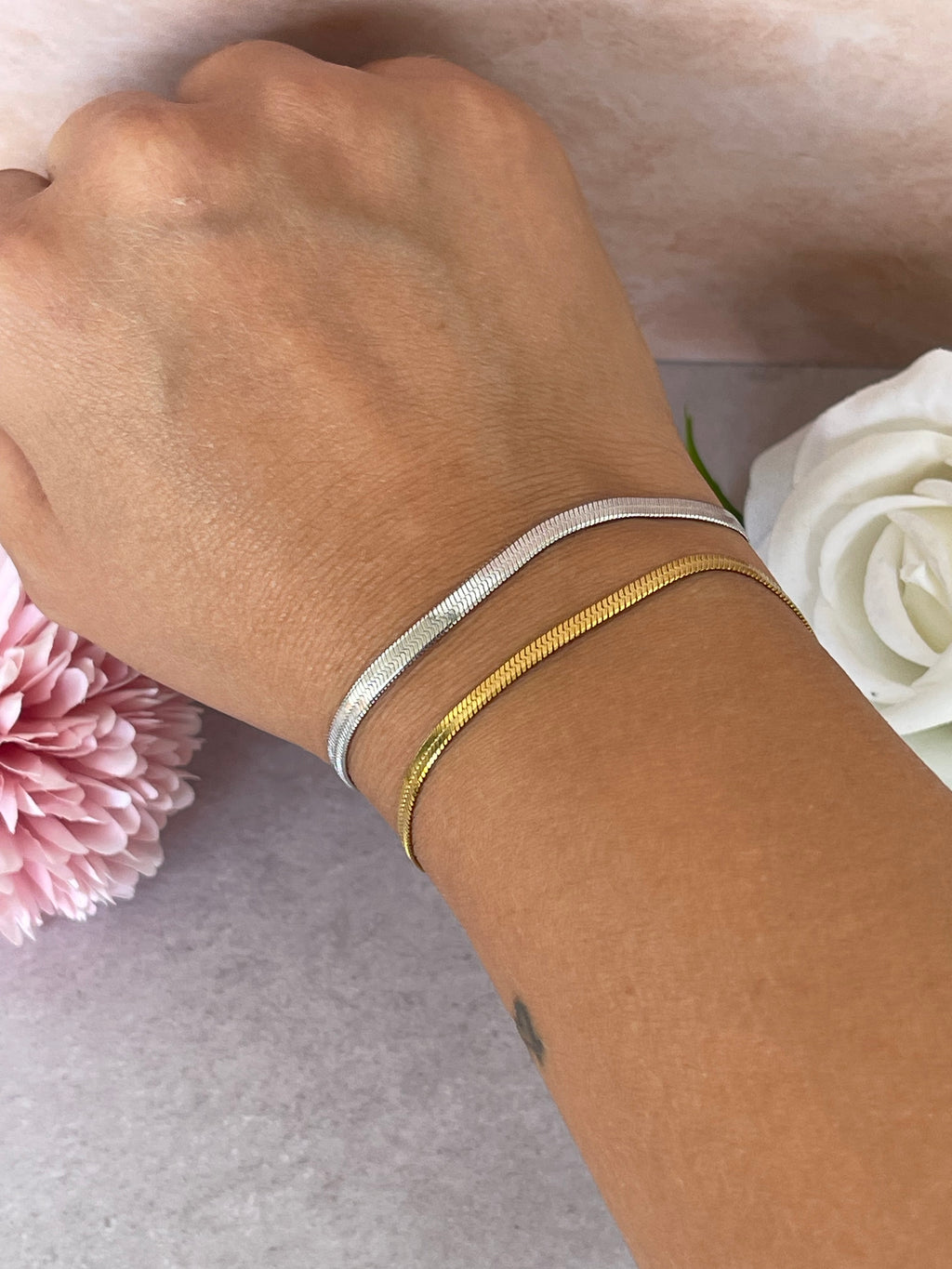 Bracciale Minimal in Acciaio Inossidabile – Stile e Raffinatezza per Ogni Giorno