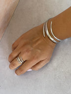 Set Bracciale e Anello Lumen Design Aperto – Placcatura Oro e Argento, Eleganza Minimal