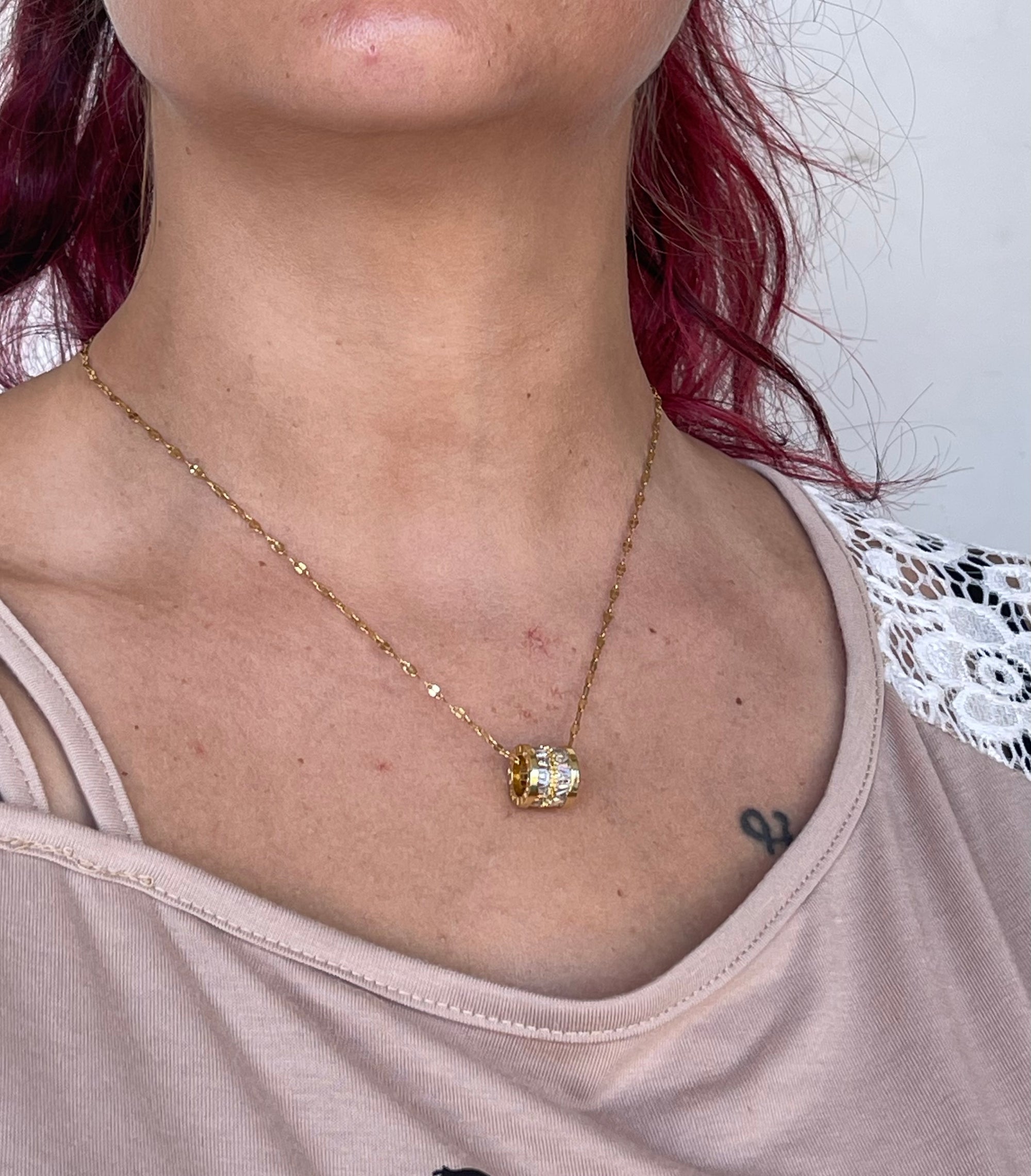 Collana Grace in Acciaio Regolabile con Ciondolo Rotondo – Eleganza Senza Tempo