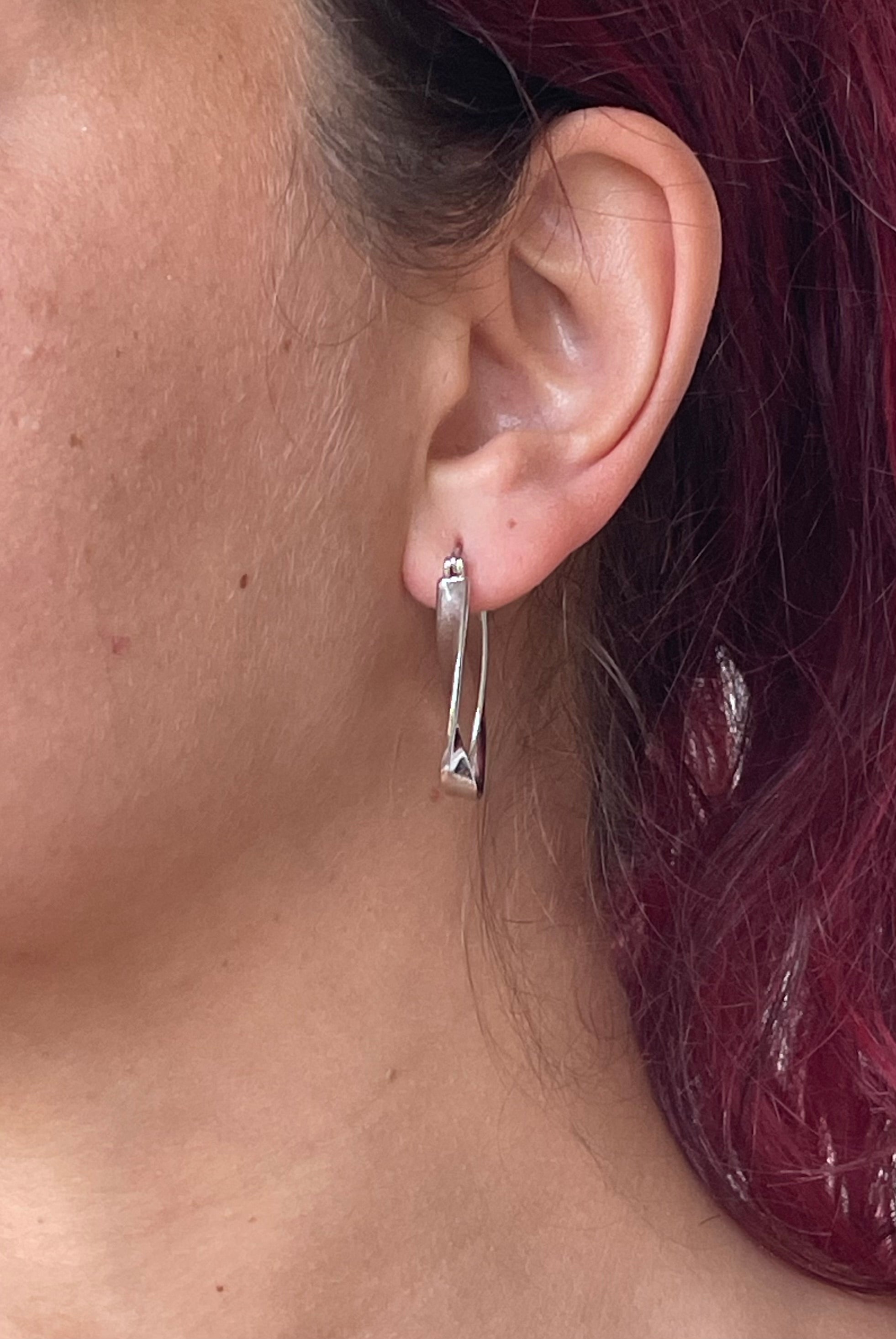 Orecchini Silver Wave in Argento 925 – Eleganza Autentica per Ogni Donna