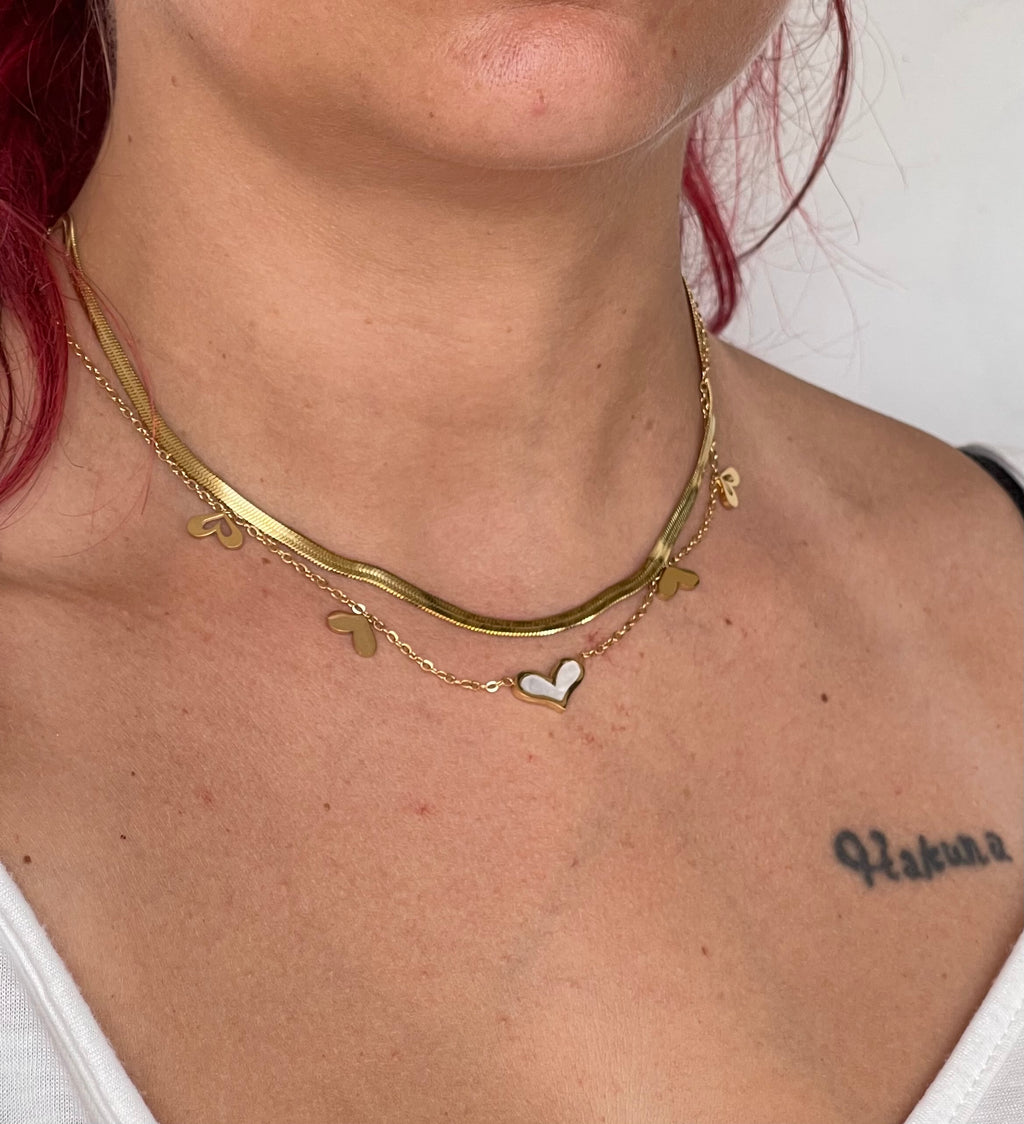 Collana Coralie Doppio Filo in Acciaio Gold con Cuori - Eleganza Romantica