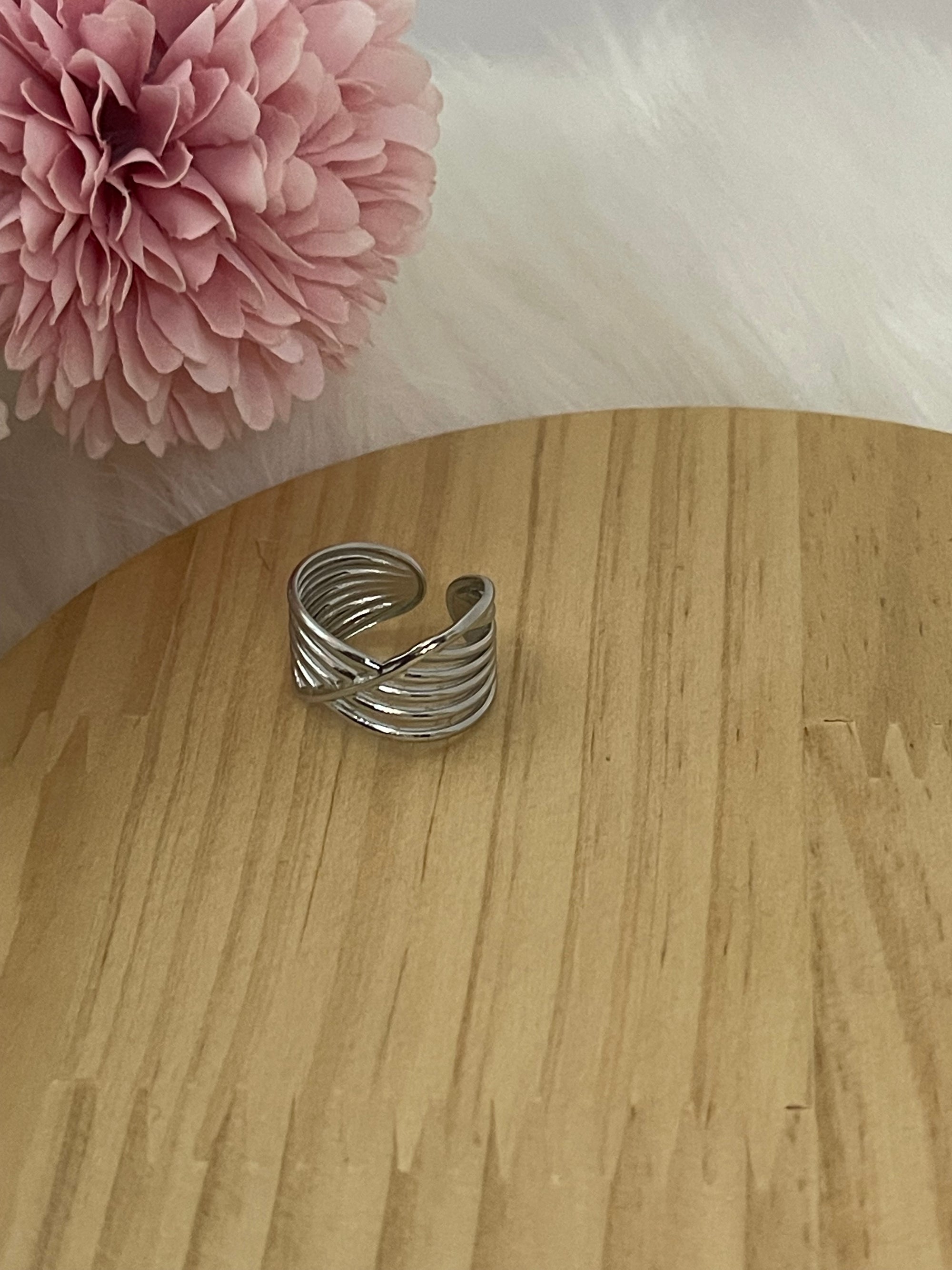 Anello Nexus a Fascia Larga in Acciaio Inossidabile Silver – Design Multi-filo Incrociato Regolabile