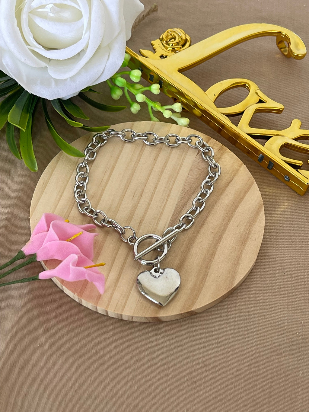 Bracciale Néa in Acciaio con Ciondolo Cuore – Eleganza e Stile per Ogni Occasione