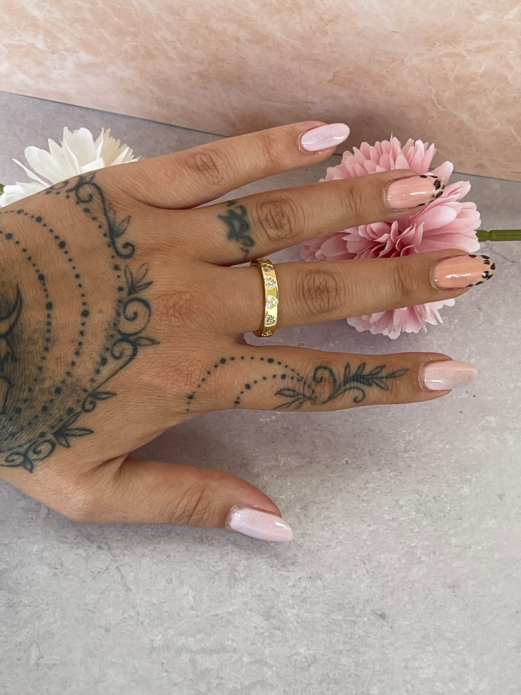 Anello Dorado in Acciaio Inossidabile Oro con Zirconi a Cuore – Regolabile e Resistente