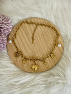 Collana Aura Statement in Acciaio Inossidabile - Catenina a Maglie con Charms Sacro Cuore, Sole e Perle