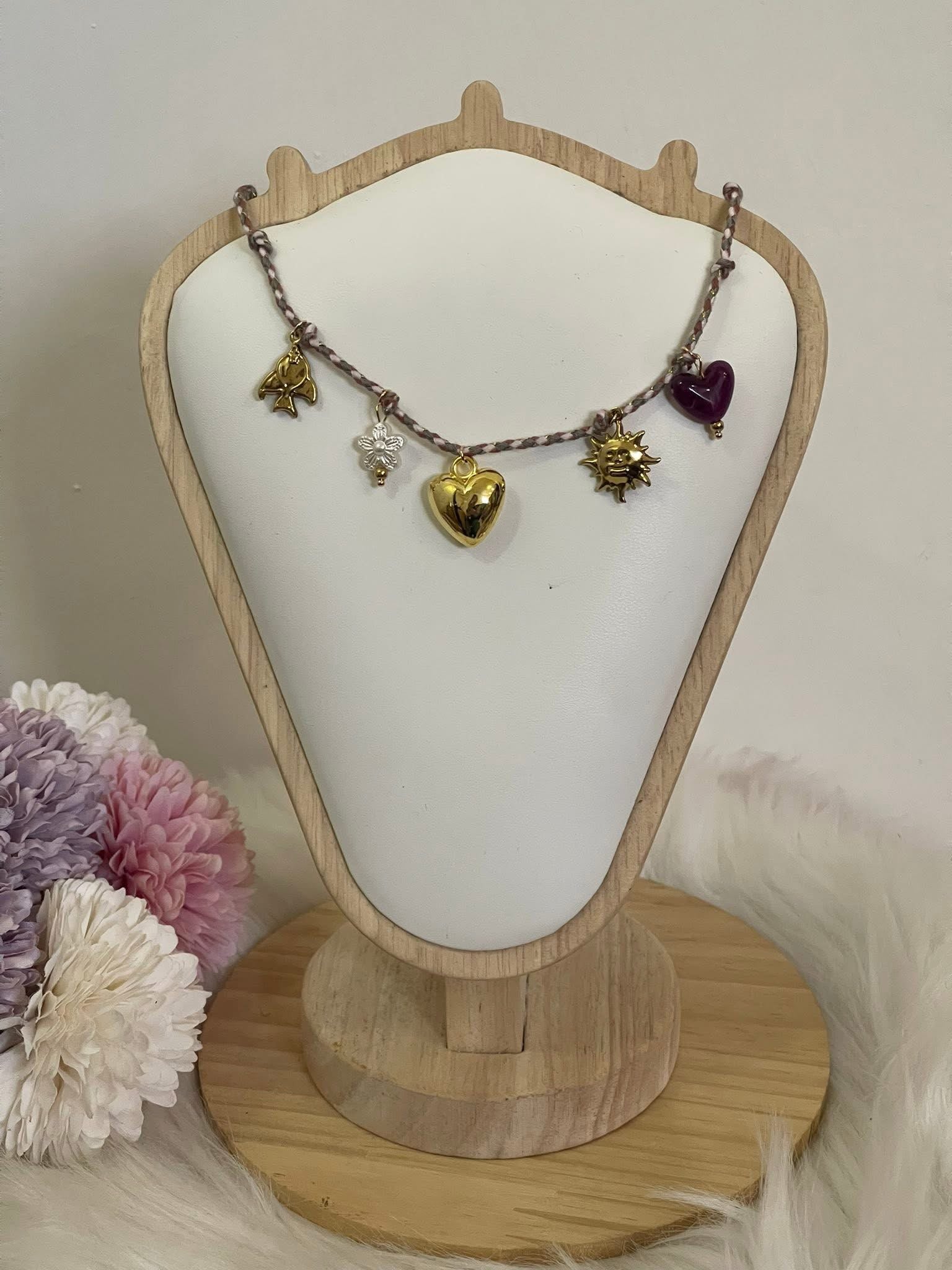Collana Aura Summer Charm Estiva in Acciaio Inossidabile - Girocollo Cordino Intrecciato Grigio e Rosa con Ciondoli Sole, Cuore e Fiore