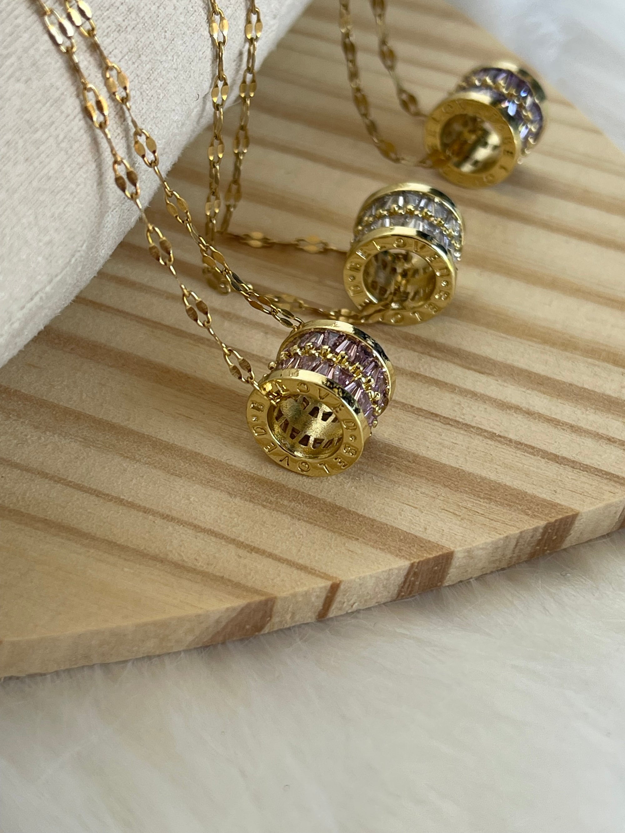 Collana Grace in Acciaio Regolabile con Ciondolo Rotondo – Eleganza Senza Tempo