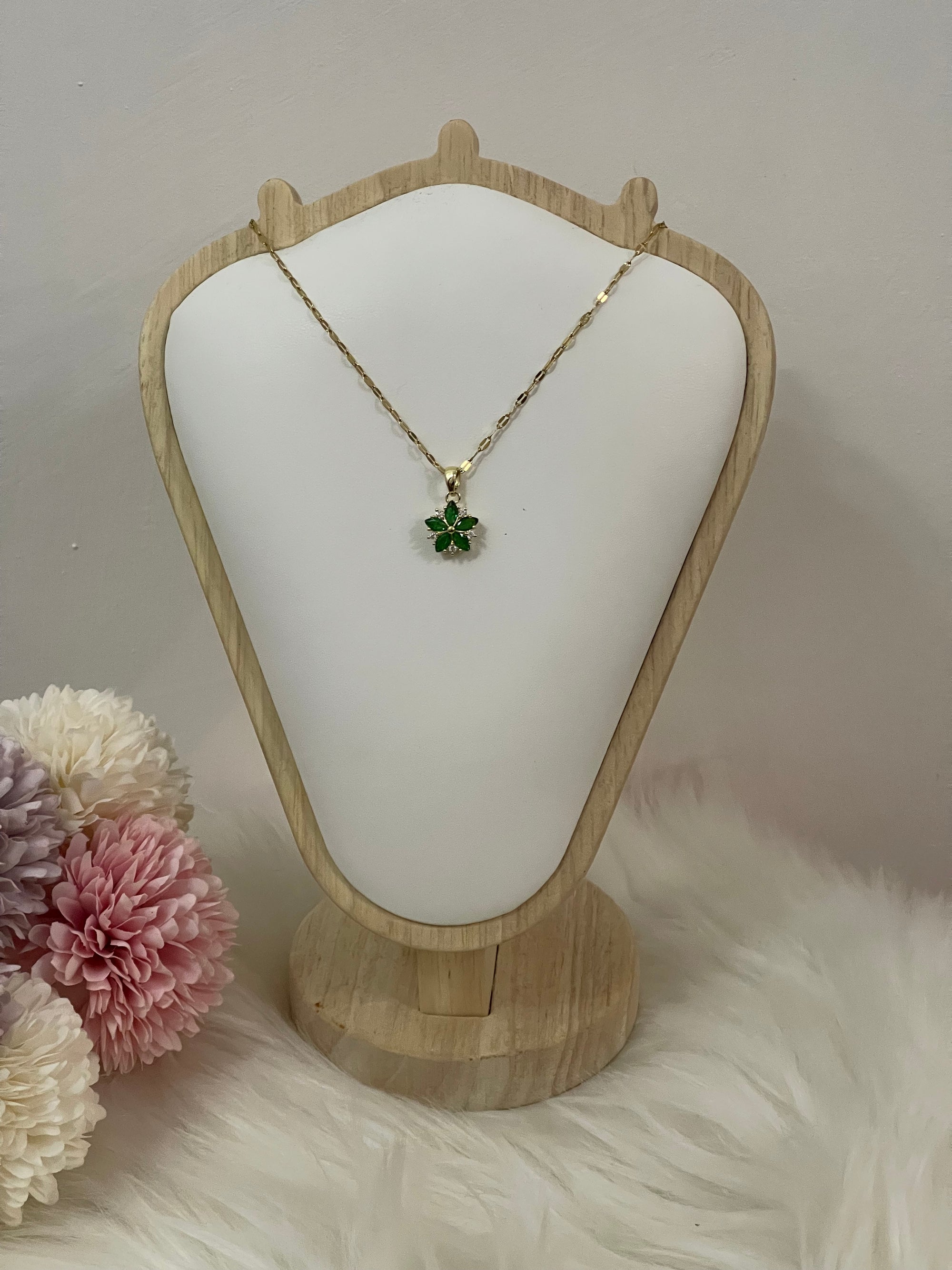 Collana Ninfea Donna in Acciaio Inossidabile Oro con Pendente Floreale – Gioiello Raffinato Anallergico