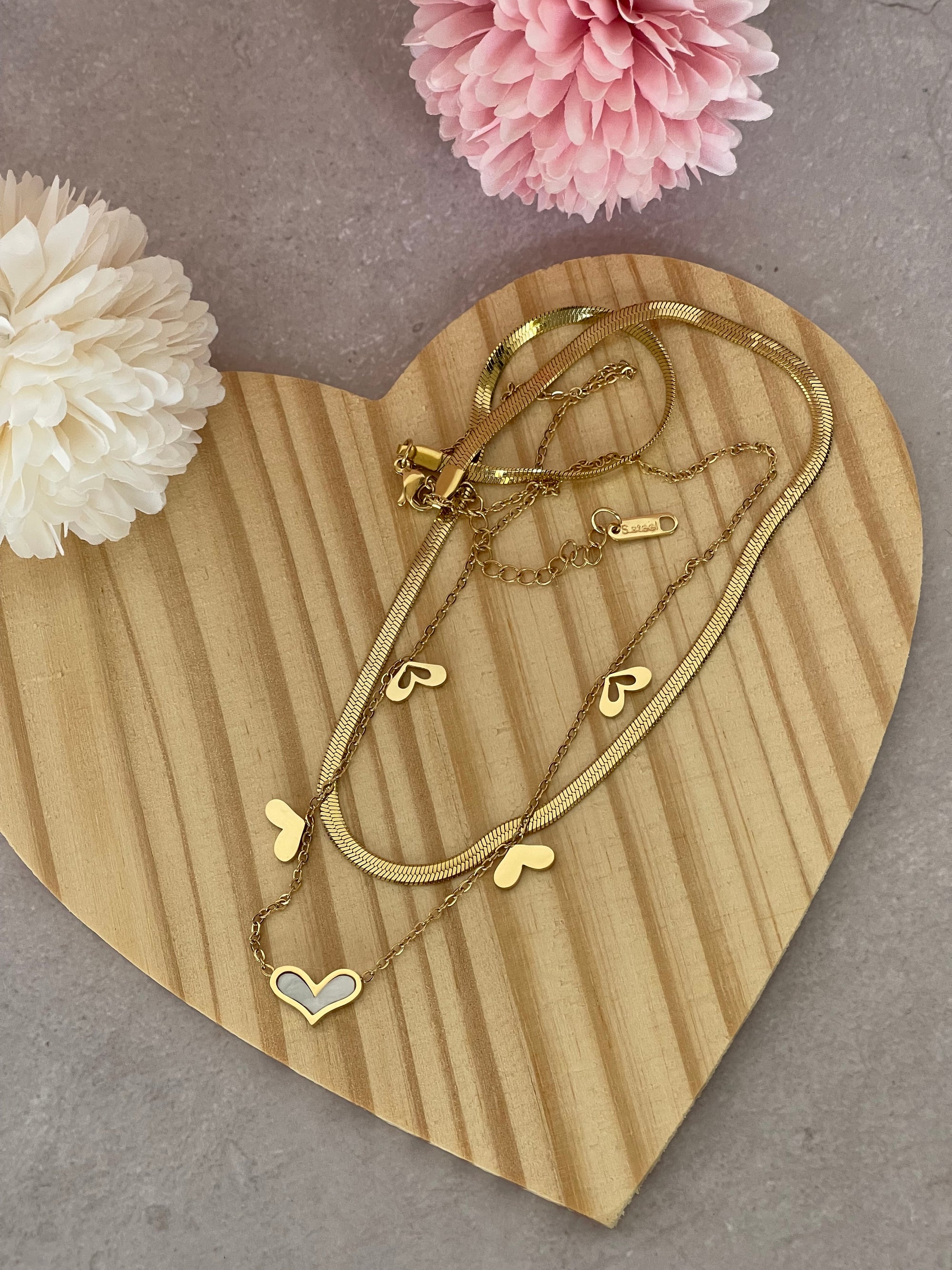 Collana Coralie Doppio Filo in Acciaio Gold con Cuori - Eleganza Romantica