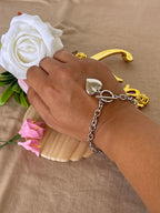 Bracciale Néa in Acciaio con Ciondolo Cuore – Eleganza e Stile per Ogni Occasione