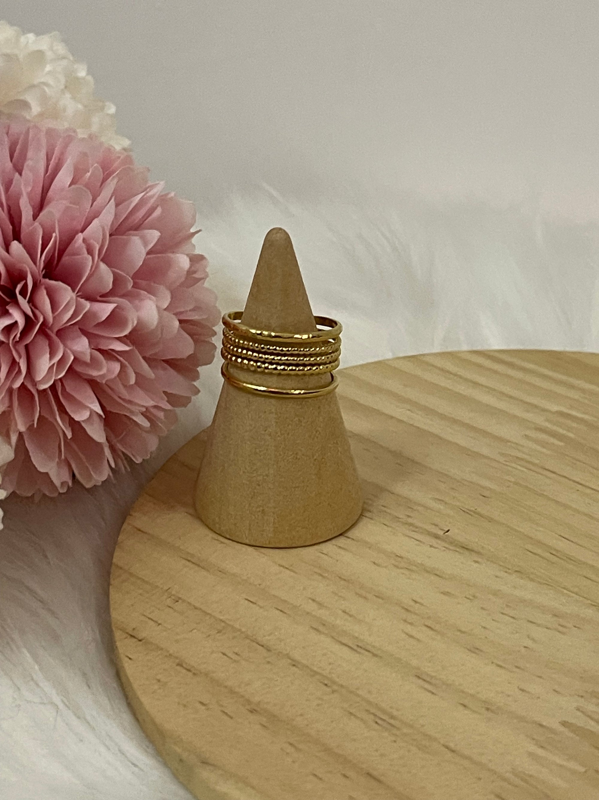 Anello Sinfonia Multi-Fascia a 5 Livelli in Acciaio Inossidabile Oro – Regolabile e Minimalista