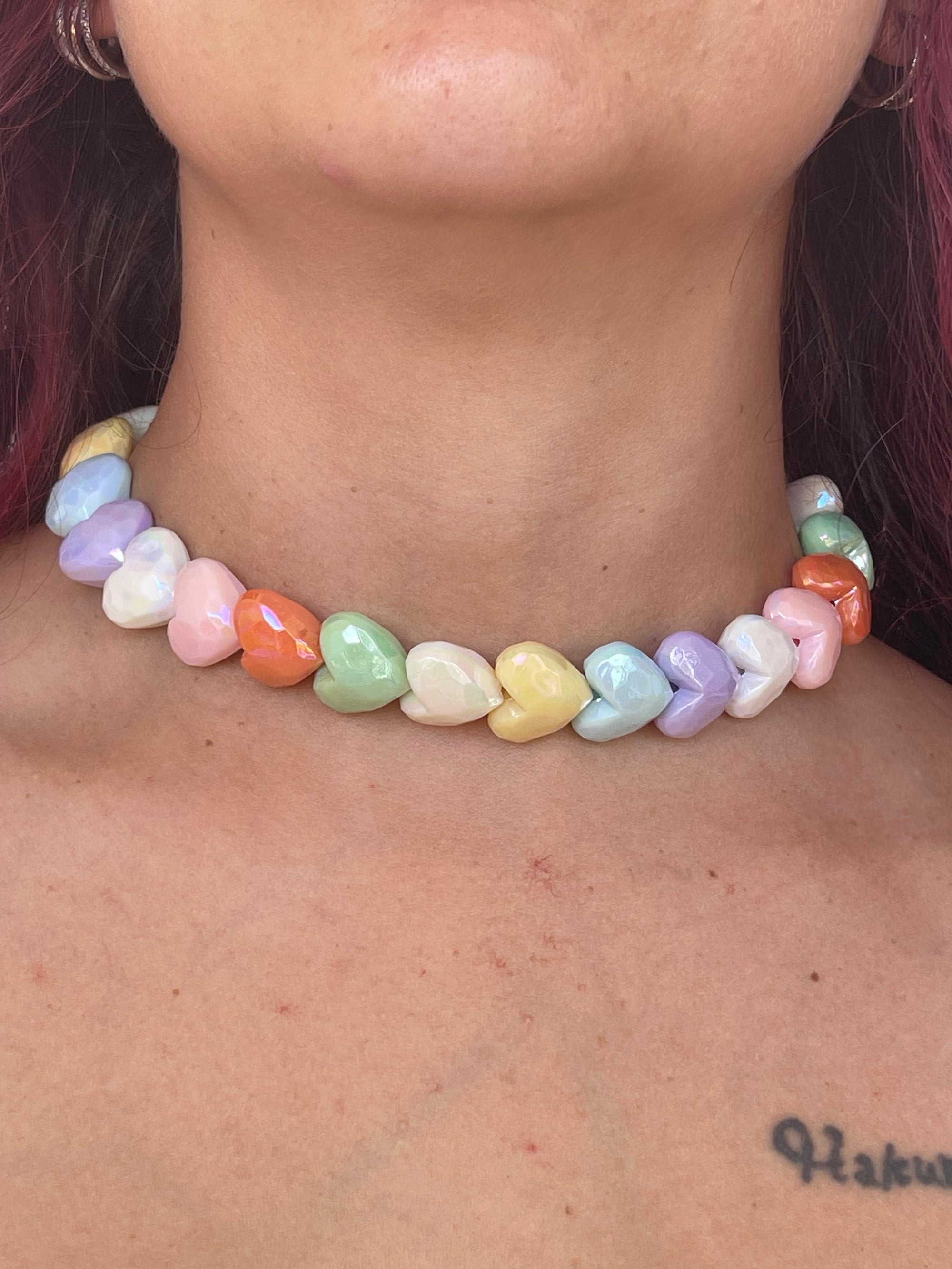 Collana Noa Cuori Pastello in Resina con Finitura in Acciaio - “Armonia di Colori”