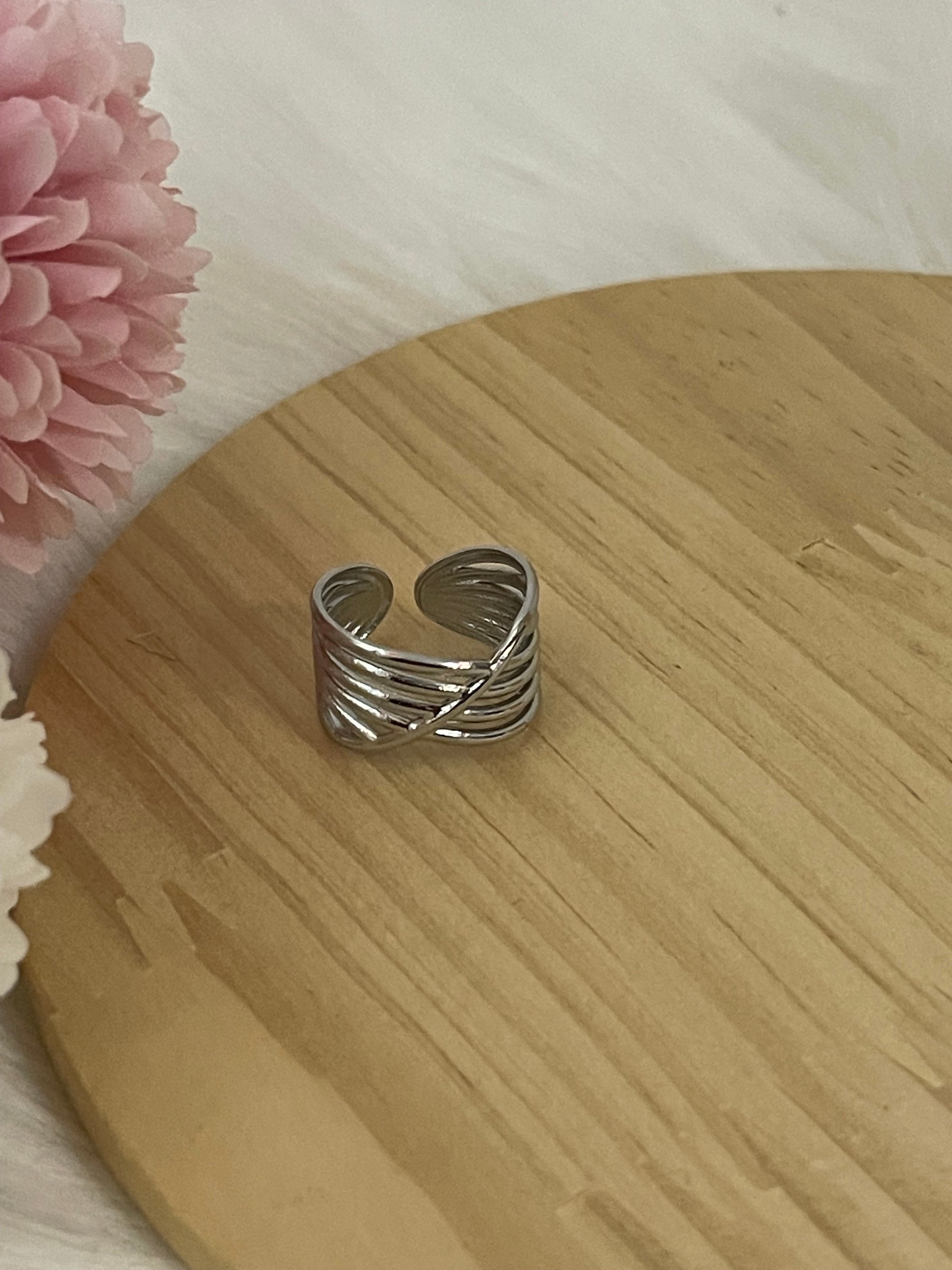 Anello Nexus a Fascia Larga in Acciaio Inossidabile Silver – Design Multi-filo Incrociato Regolabile