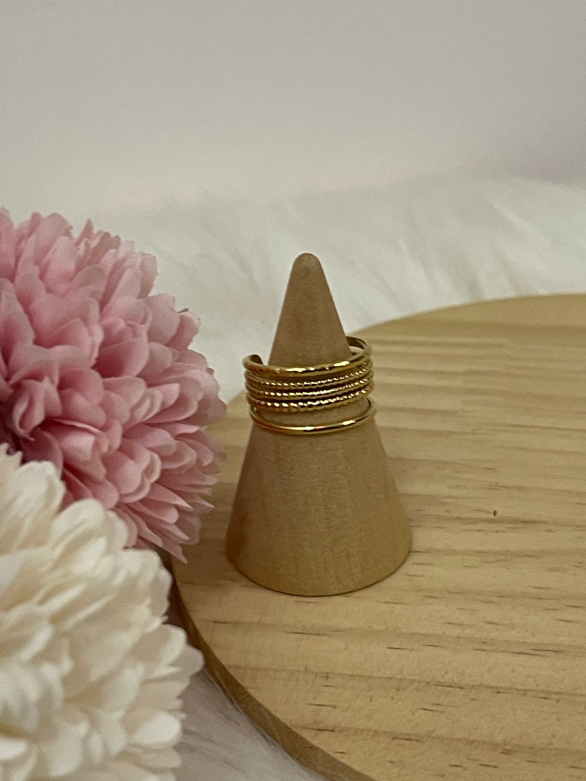 Anello Sinfonia Multi-Fascia a 5 Livelli in Acciaio Inossidabile Oro – Regolabile e Minimalista