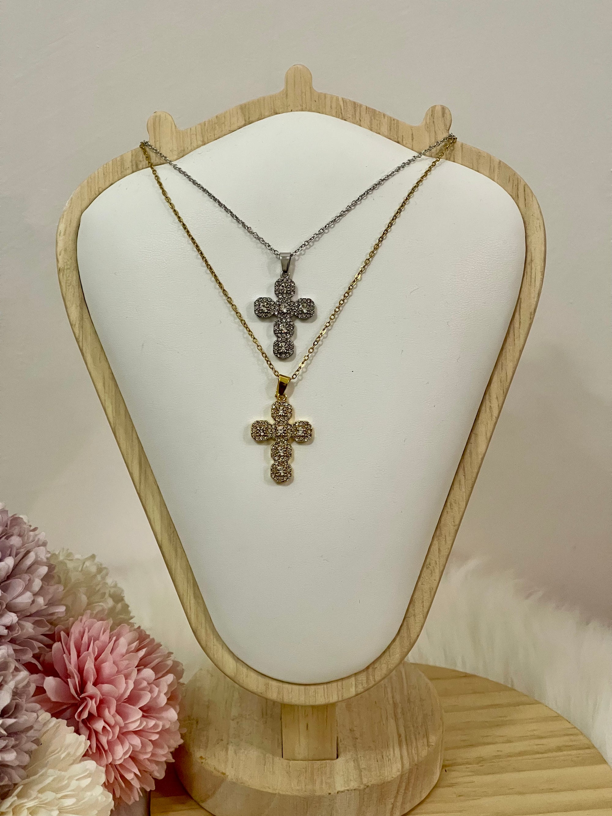 Collana Nitens con Pendente Croce Brillante in Acciaio Inossidabile – Disponibile in Oro e Argento