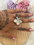 Anello Silva Regolabile a Fiore in Argento - Eleganza Naturale per Ogni Occasione