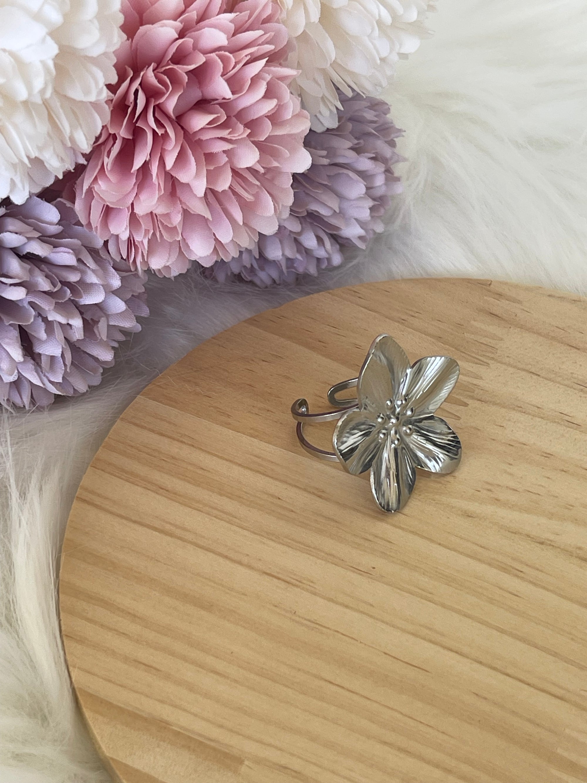 Anello Silva Regolabile a Fiore in Argento - Eleganza Naturale per Ogni Occasione