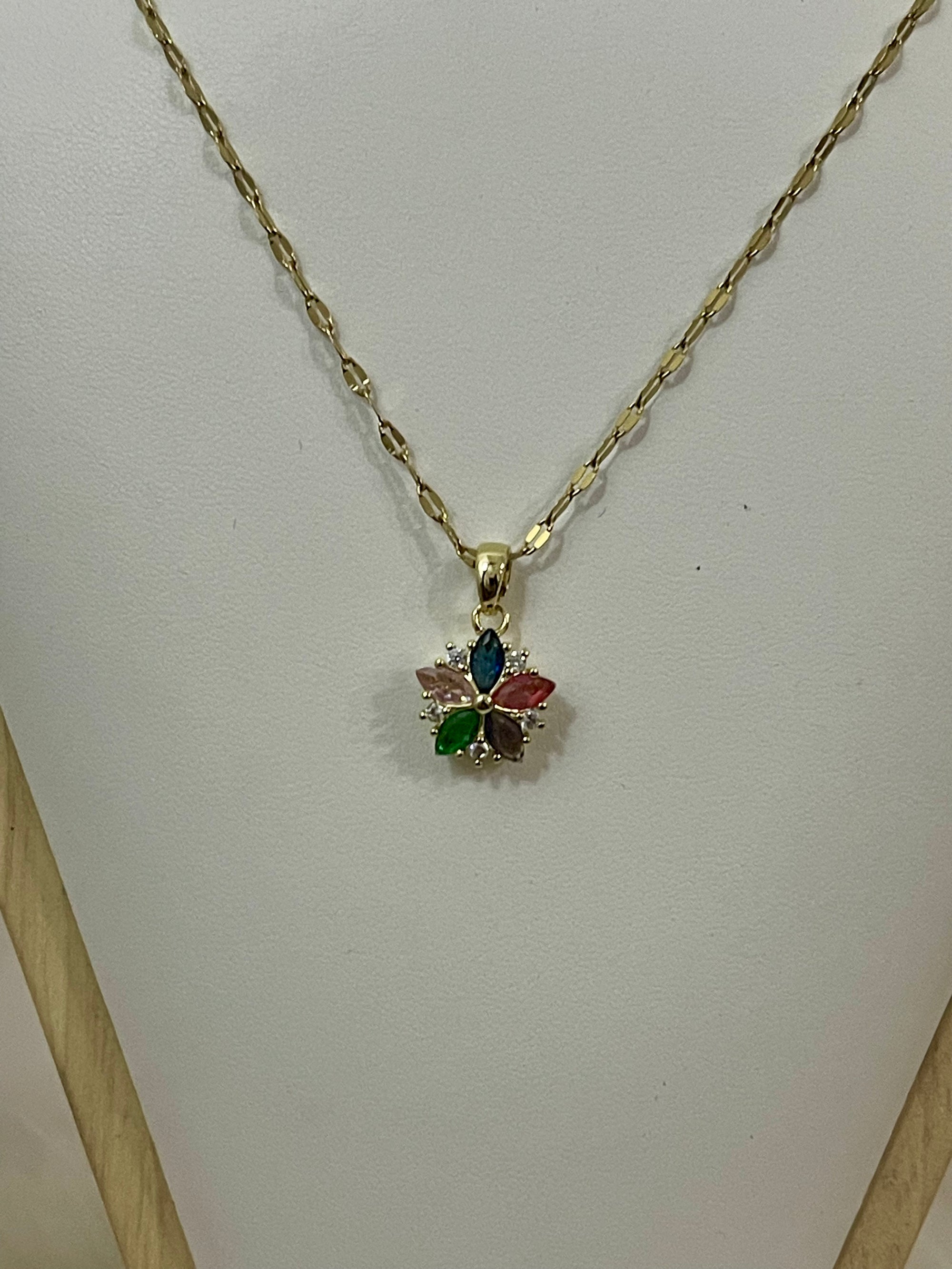 Collana Ninfea Donna in Acciaio Inossidabile Oro con Pendente Floreale – Gioiello Raffinato Anallergico