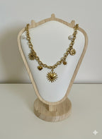 Collana Aura Statement in Acciaio Inossidabile - Catenina a Maglie con Charms Sacro Cuore, Sole e Perle