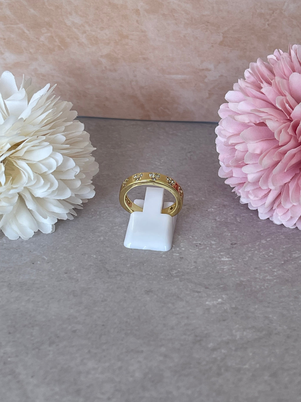 Anello Dorado in Acciaio Inossidabile Oro con Zirconi a Cuore – Regolabile e Resistente