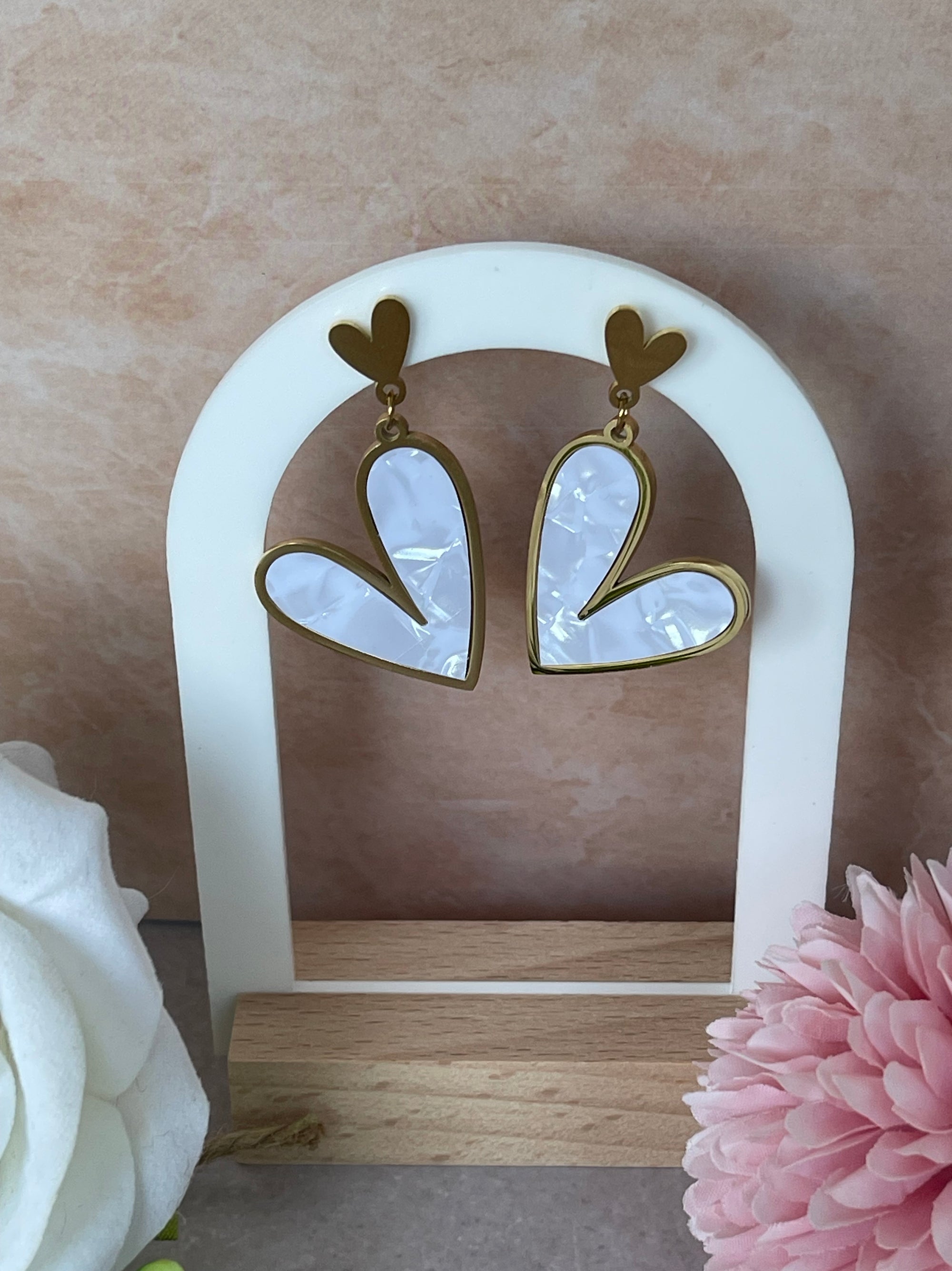 Orecchini Lumicor Cuore Pendenti in Acciaio Inossidabile Oro e Madreperla – Eleganza e Leggerezza