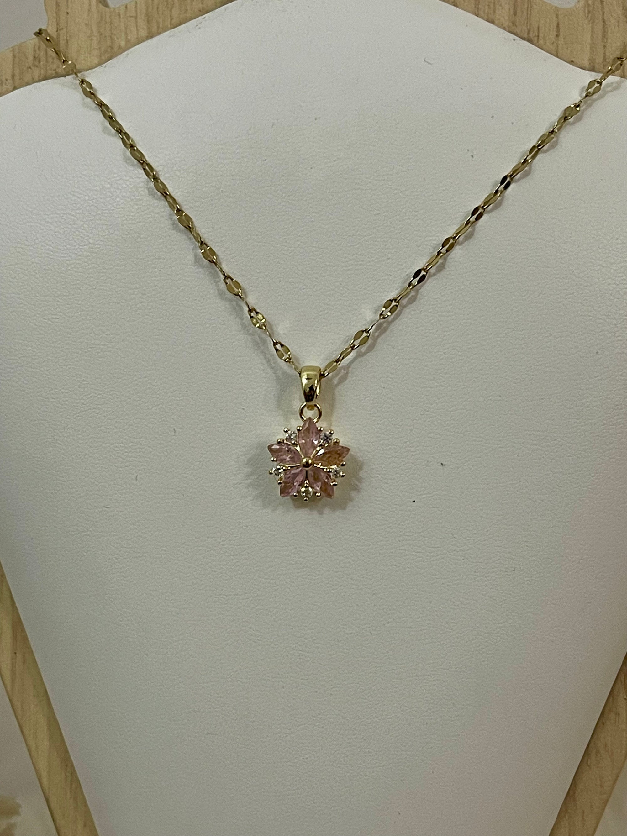 Collana Ninfea Donna in Acciaio Inossidabile Oro con Pendente Floreale – Gioiello Raffinato Anallergico