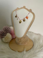 Collana Aura Summer Charm Estiva in Acciaio Inossidabile - Girocollo Cordino Intrecciato Rosa con Ciondoli Sole, Cuore e Fiore