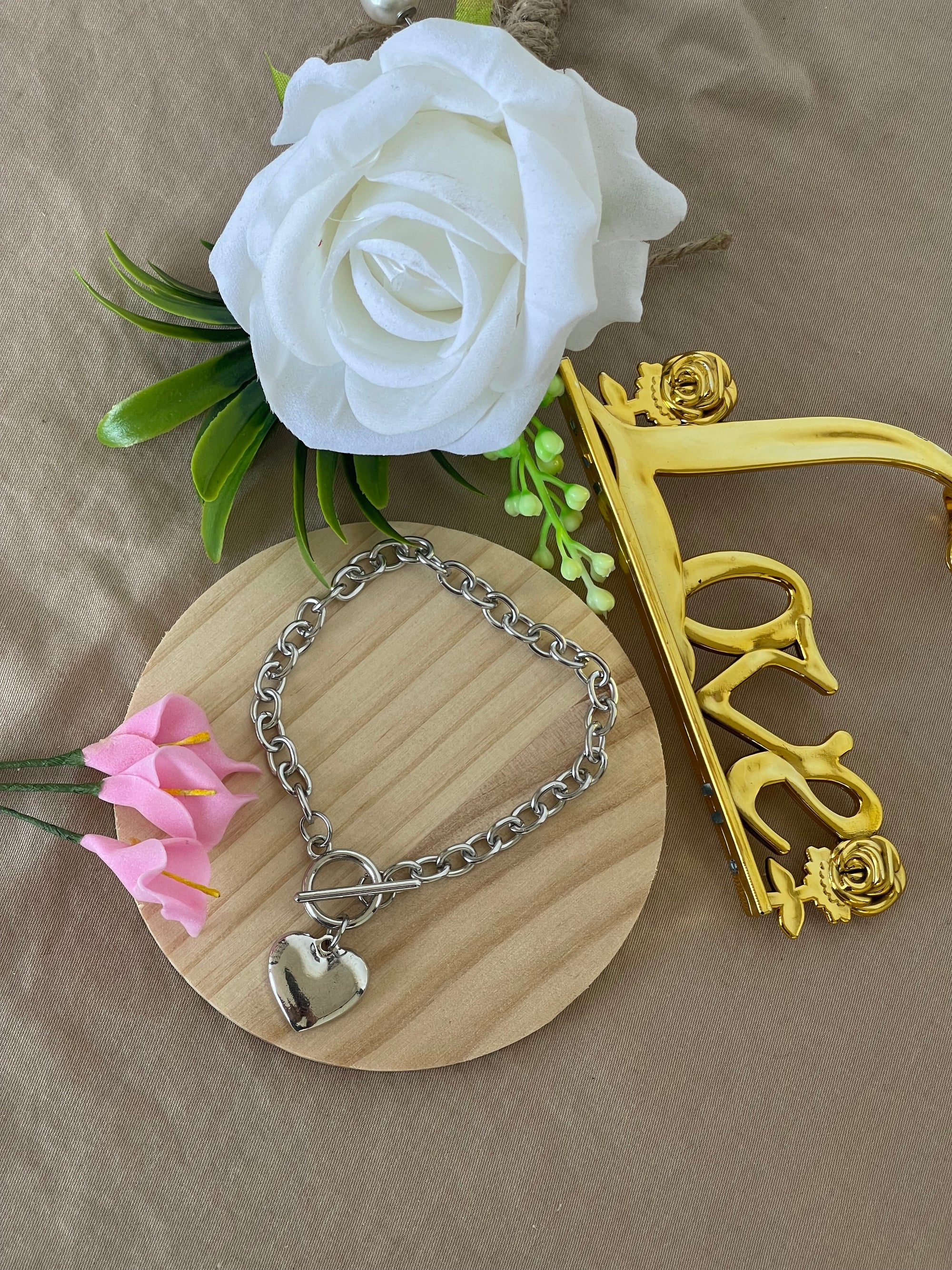 Bracciale Néa in Acciaio con Ciondolo Cuore – Eleganza e Stile per Ogni Occasione
