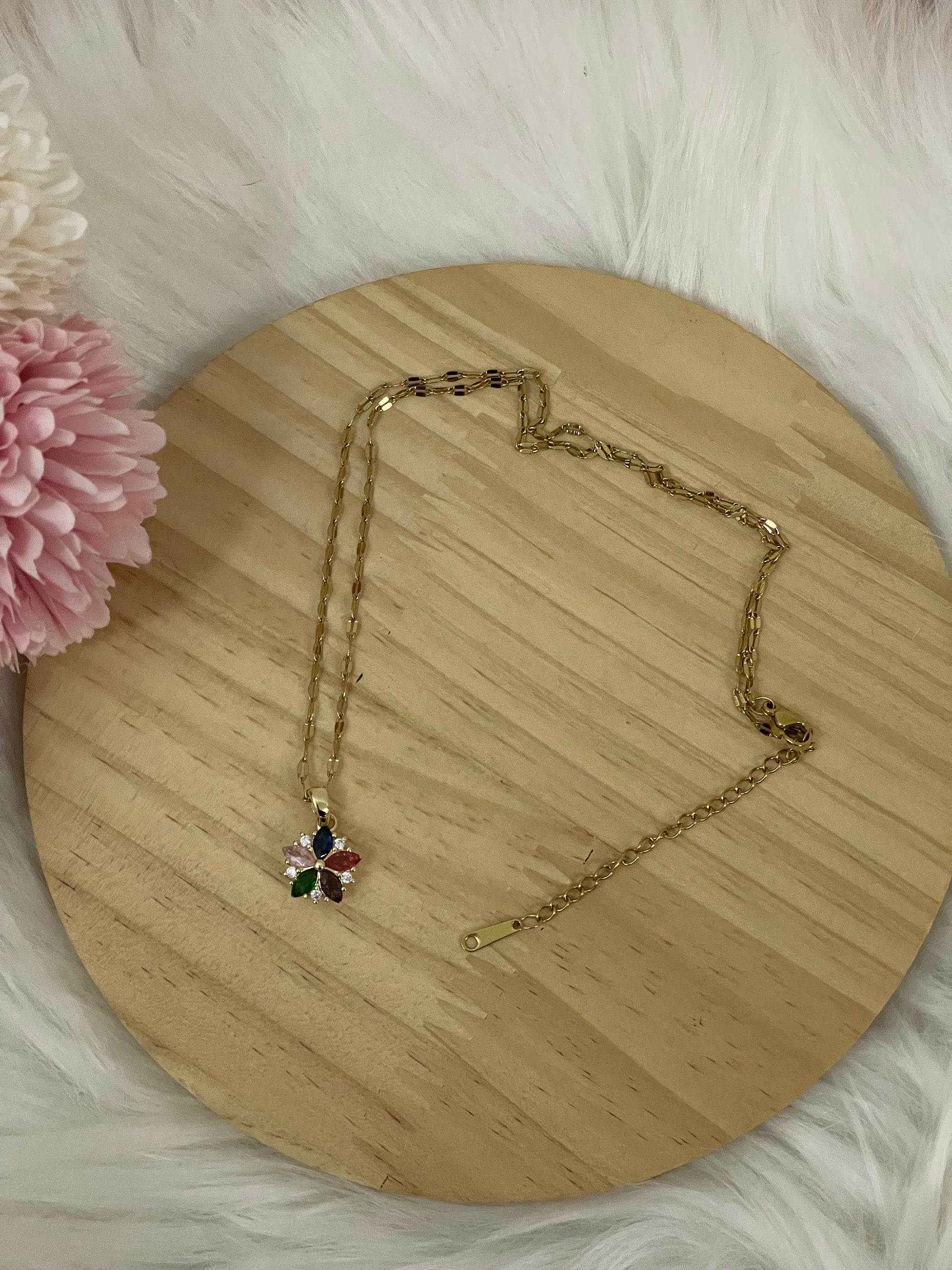 Collana Ninfea Donna in Acciaio Inossidabile Oro con Pendente Floreale – Gioiello Raffinato Anallergico