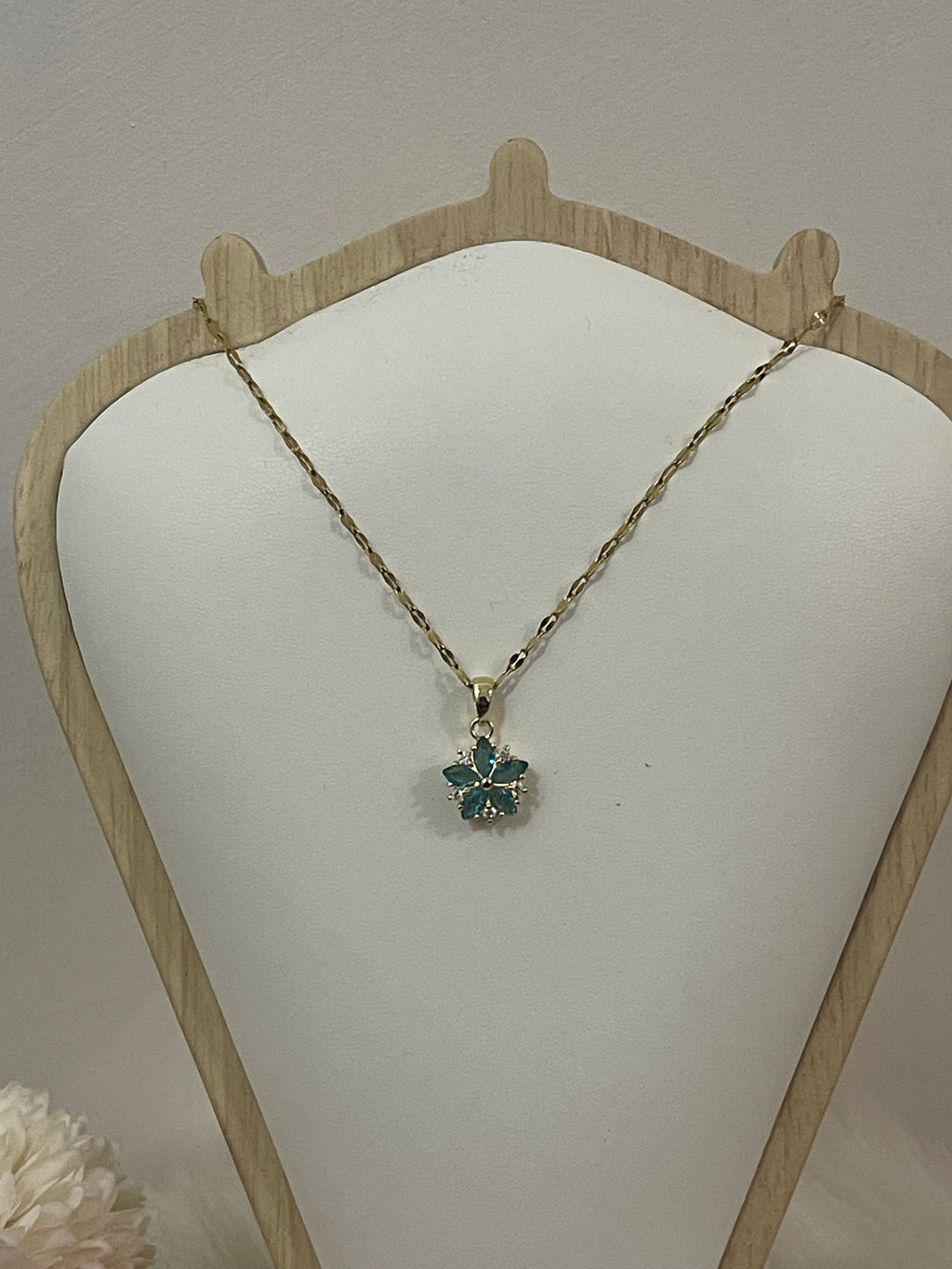 Collana Ninfea Donna in Acciaio Inossidabile Oro con Pendente Floreale – Gioiello Raffinato Anallergico