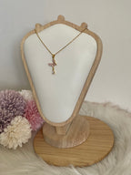 Collana Metamorfosi in Acciaio Dorato con Farfalla e Punto Luce