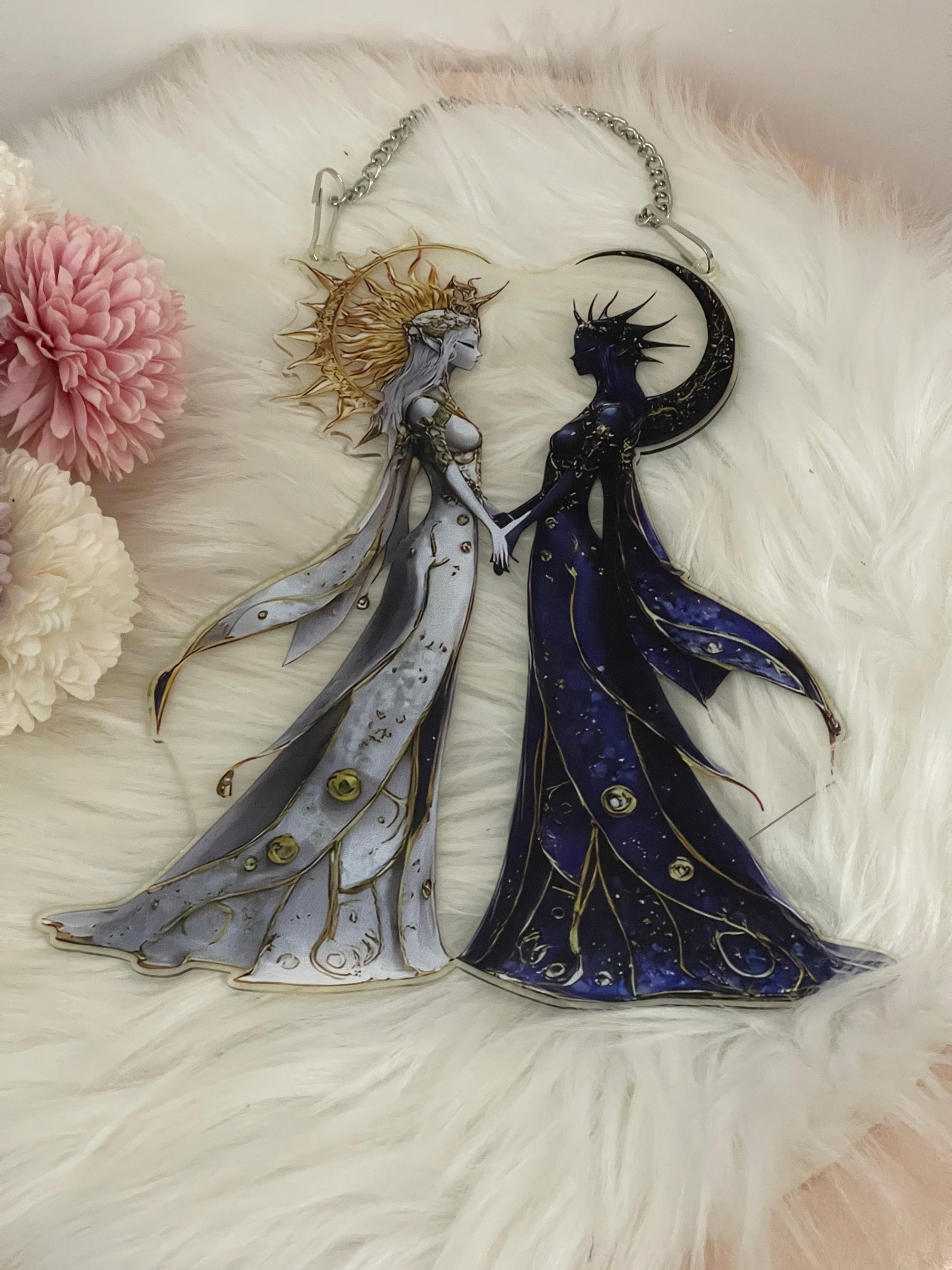 Decorazione da Parete Sole e Luna in Acrilico – Acchiappasole Fantasy "Dee del Giorno e della Notte" – 20x18cm